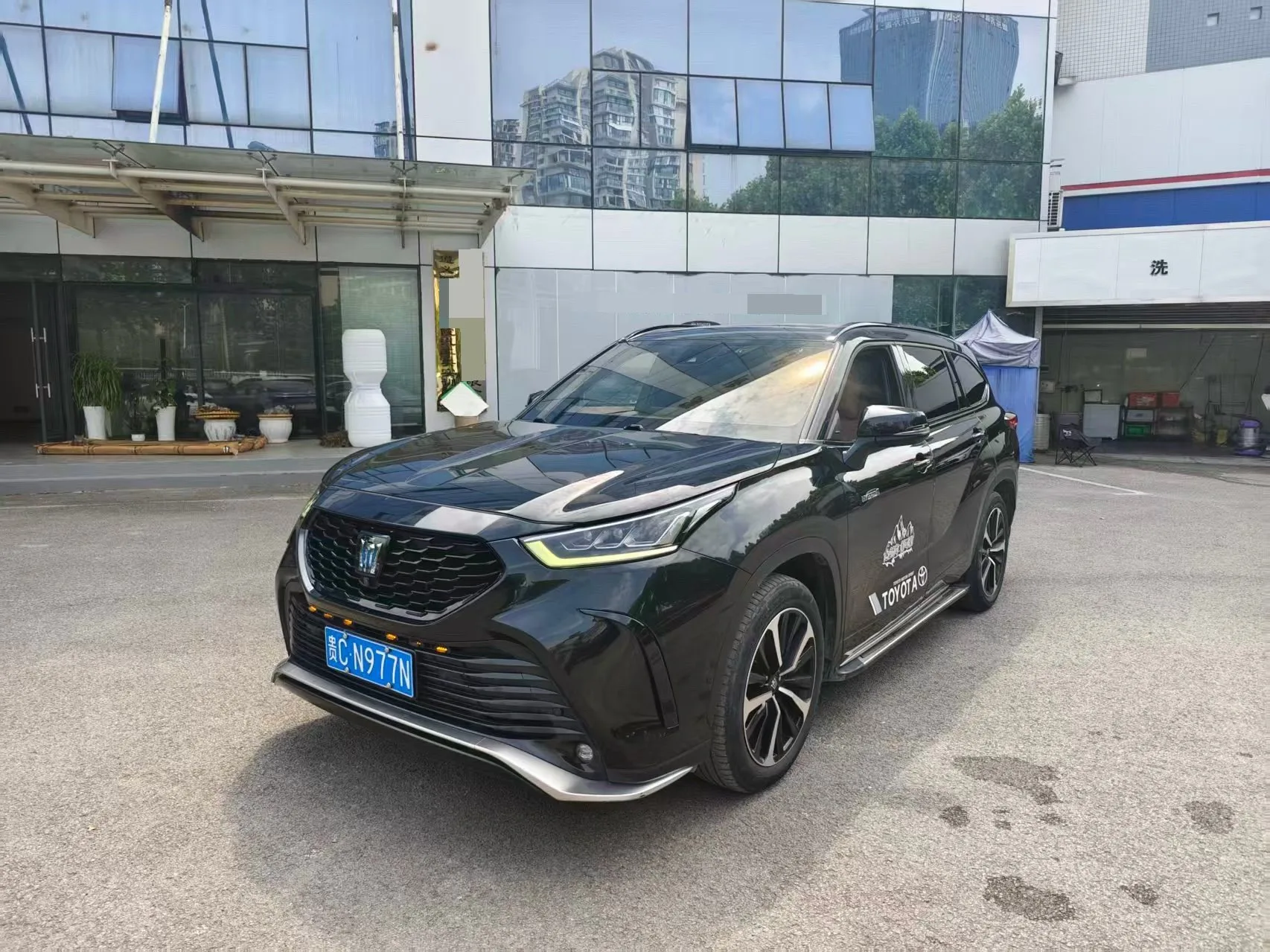 Crown Land Cruiser 2022 2.5L HEV 4WD Flagship Edition