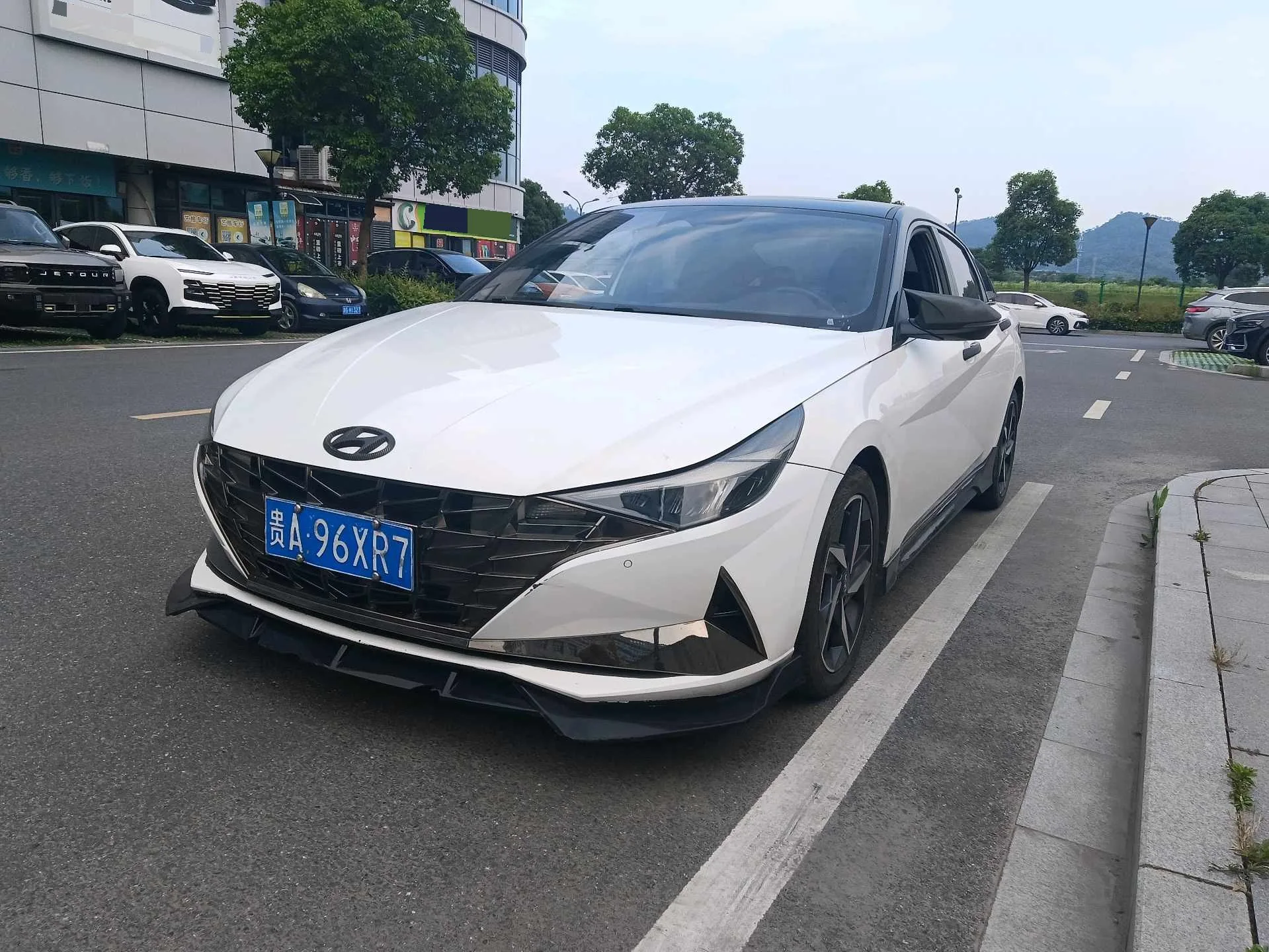 Hyundai Elantra 2022 240TGDi DCT LUX Premium Edition