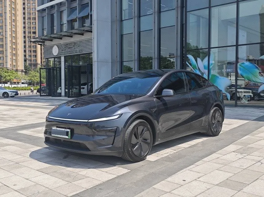 Tesla 2026 Model Y Rear-Wheel Drive Automatic