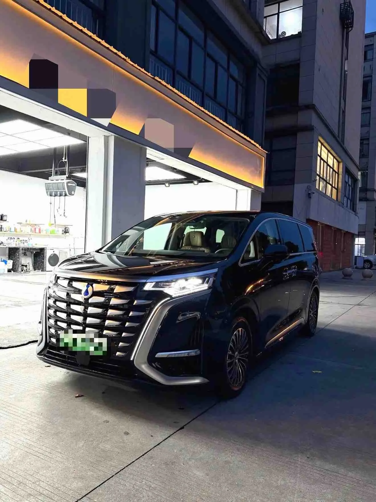 Denza D9 2022 DM-i 970 AWD Flagship Edition