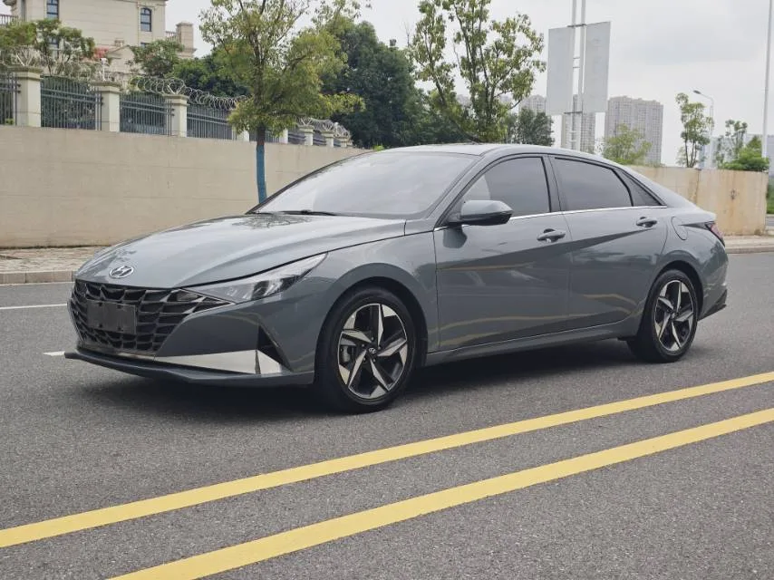 Hyundai Elantra 2022 1.5L CVT LUX Premium Edition