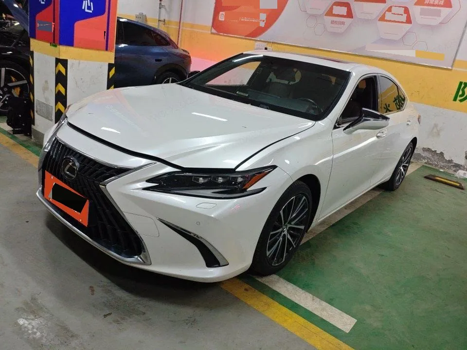 Lexus ES 2022 300h Premium Edition