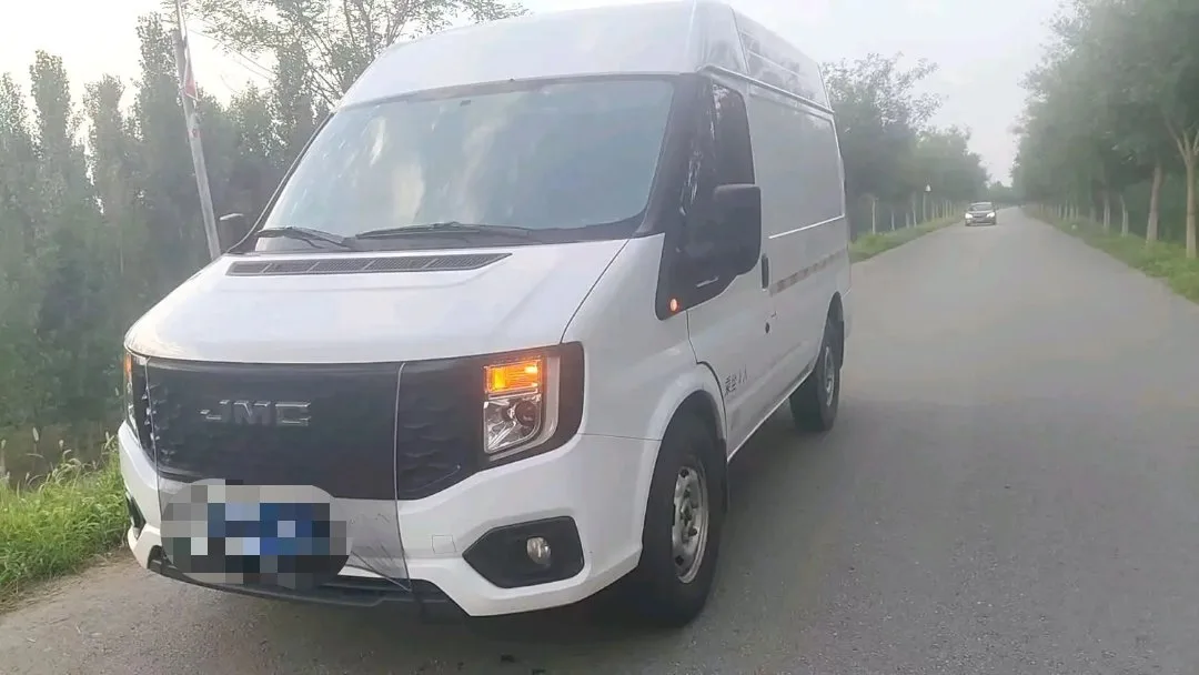 Jiangling 2022 Fushun 2.0T Box Truck, Short Wheelbase, Medium-High Roof, 3 Seats, Manual Transmission