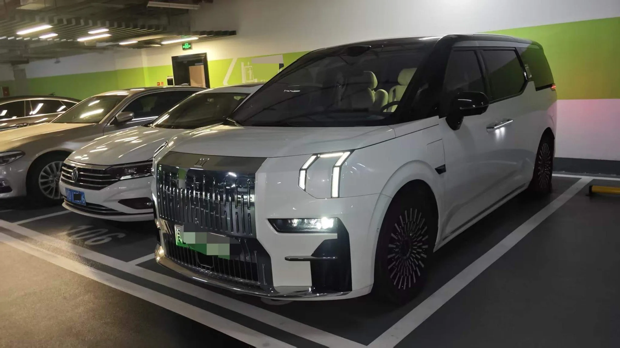 2024 Jike 009 Six-Seat Executive Edition AWD 108kWh Automatic