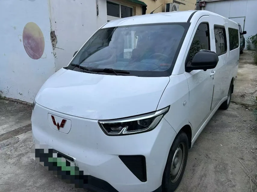 Wuling 2024 Yangguang 300km Comfort Edition Passenger Van, 75kW, Automatic Transmission