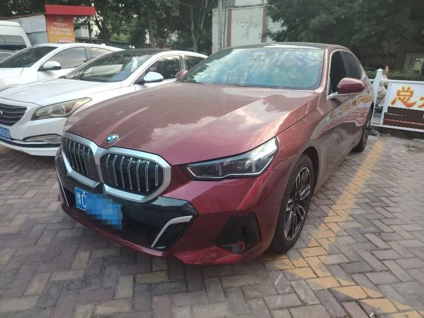 2025 BMW 5 Series 525Li 48V 2.0T M Sport Package Automatic