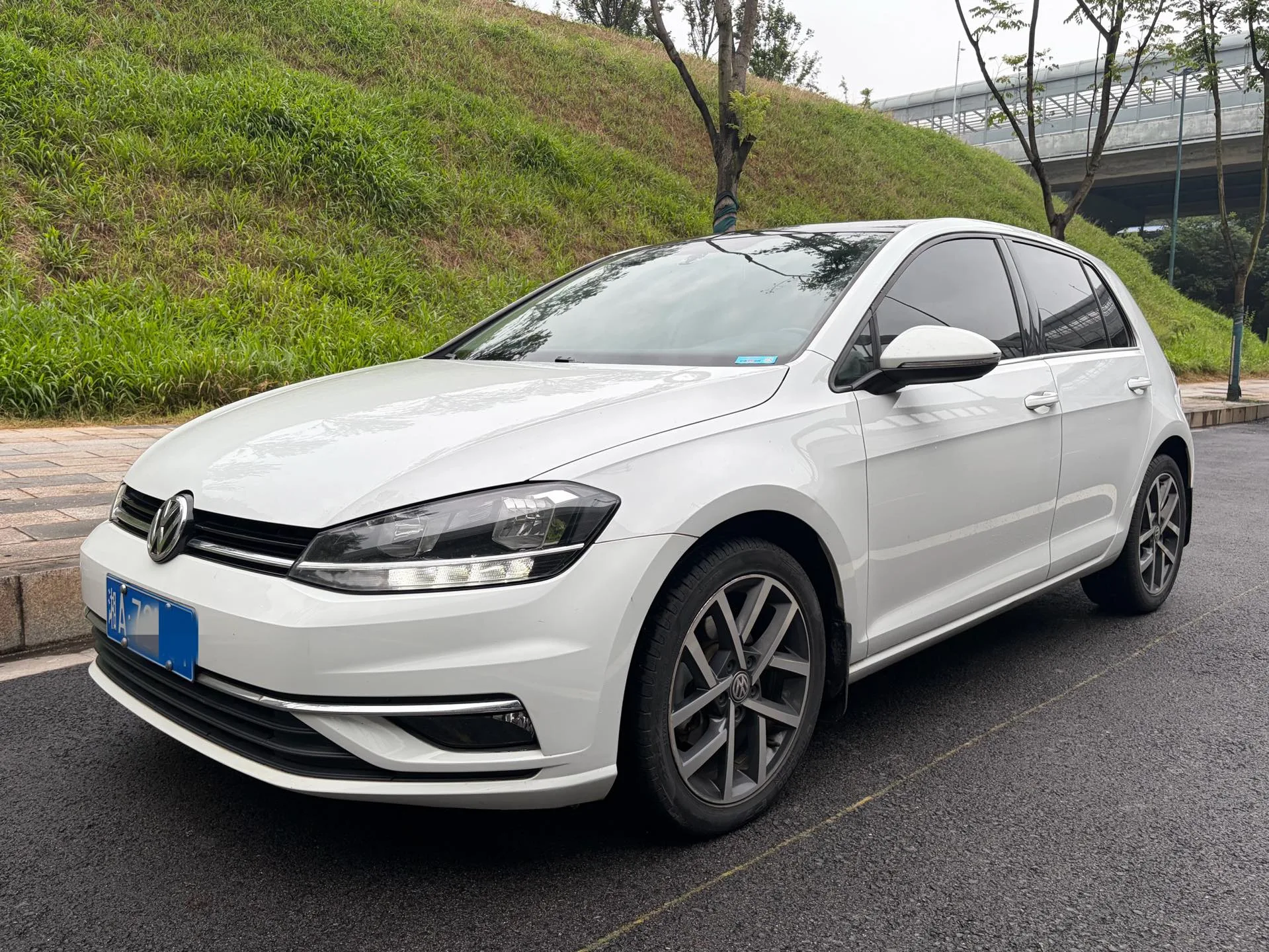 高尔夫球 2020 模型 年 200TSI DSG 舒适 & 进展 版