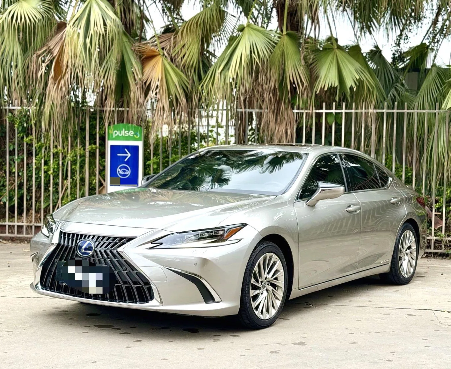 2021 Lexus ES 300h Executive Edition