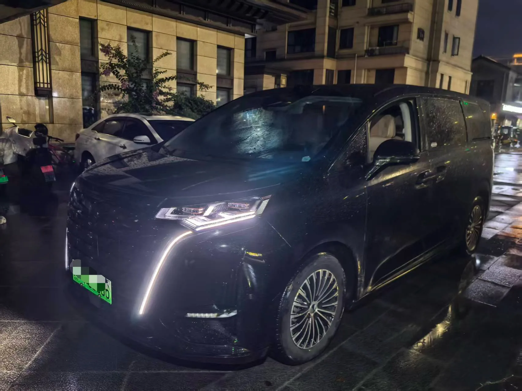 Denza D9 2022 DM-i 970 AWD Flagship Edition