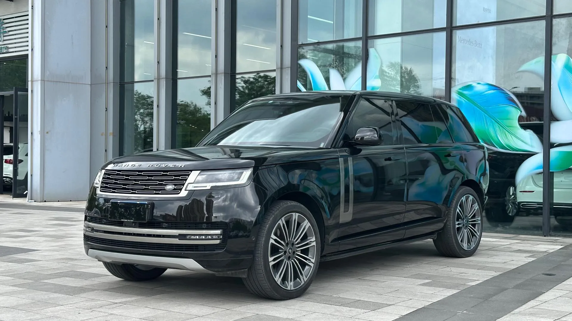 2025 Land Rover Range Rover (Imported) 48V 3.0T L6 400PS Extended Wheelbase Automatic