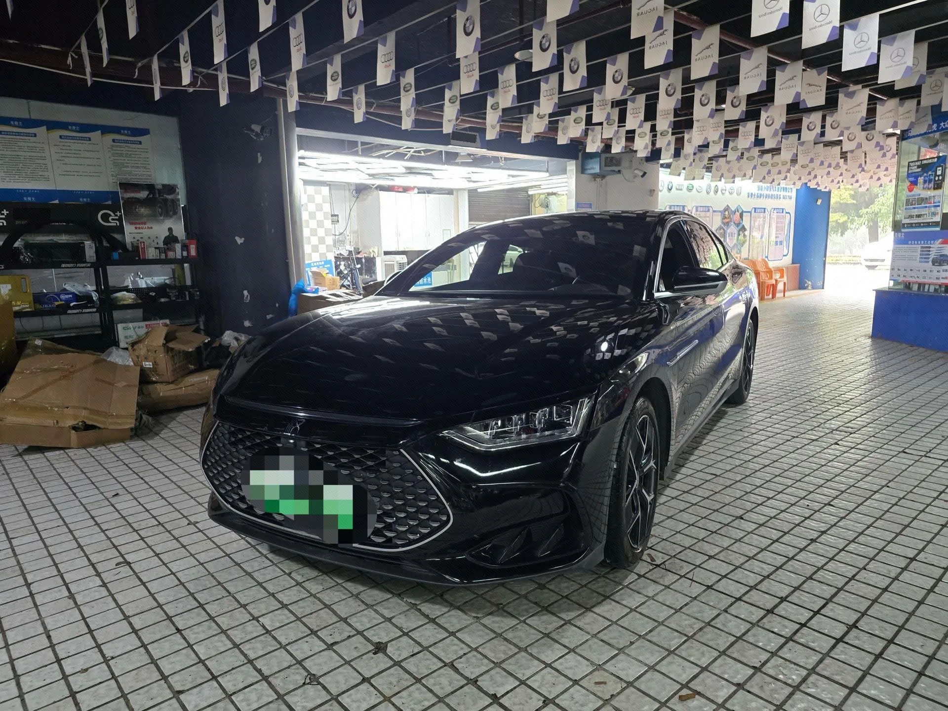 BYD 2023 Han DM-i 1.5T CVT Champion Edition 200KM Premium Automatic