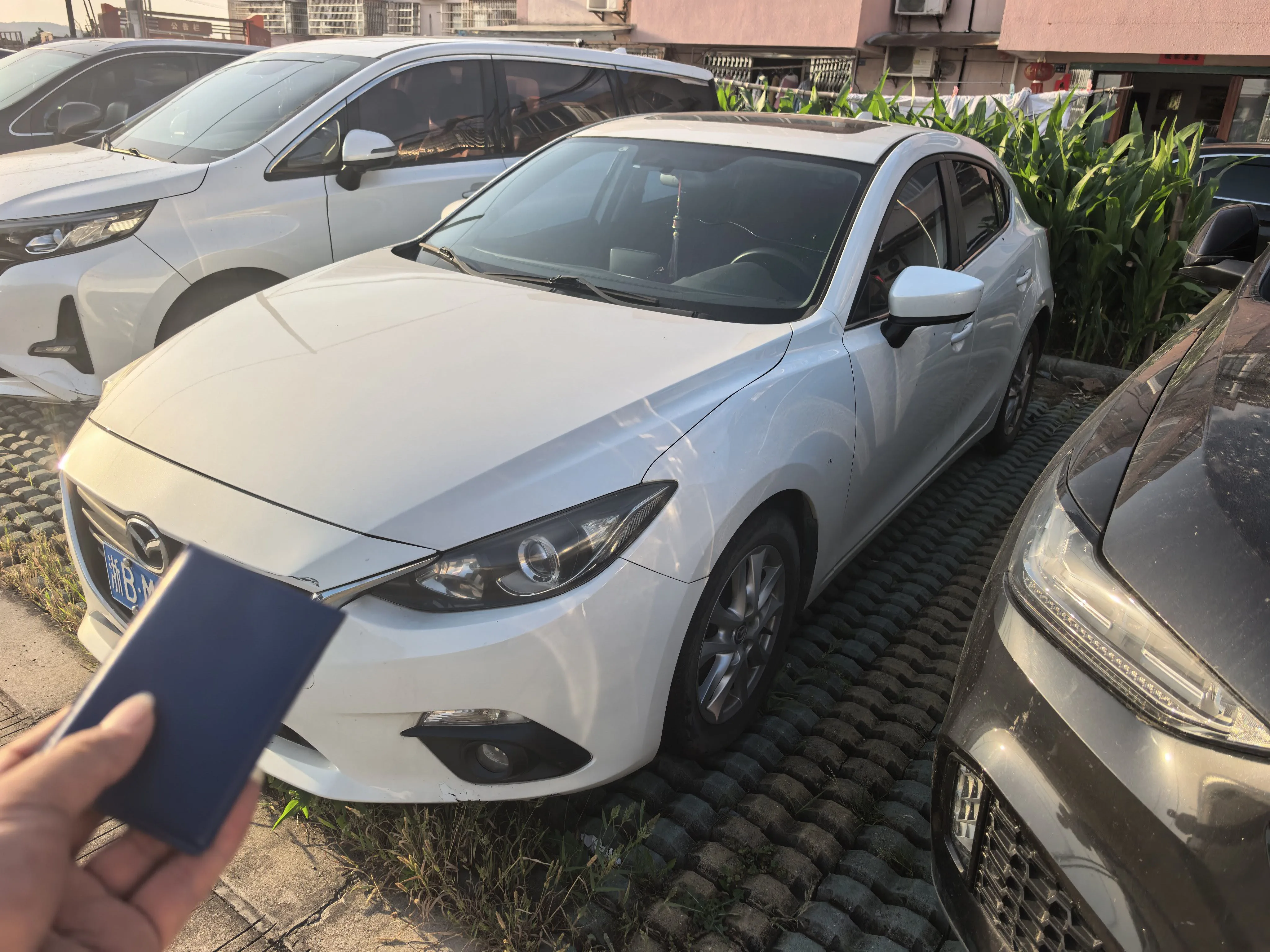Mazda3 Axela 2014 Hatchback 1.5L Automatic Premium