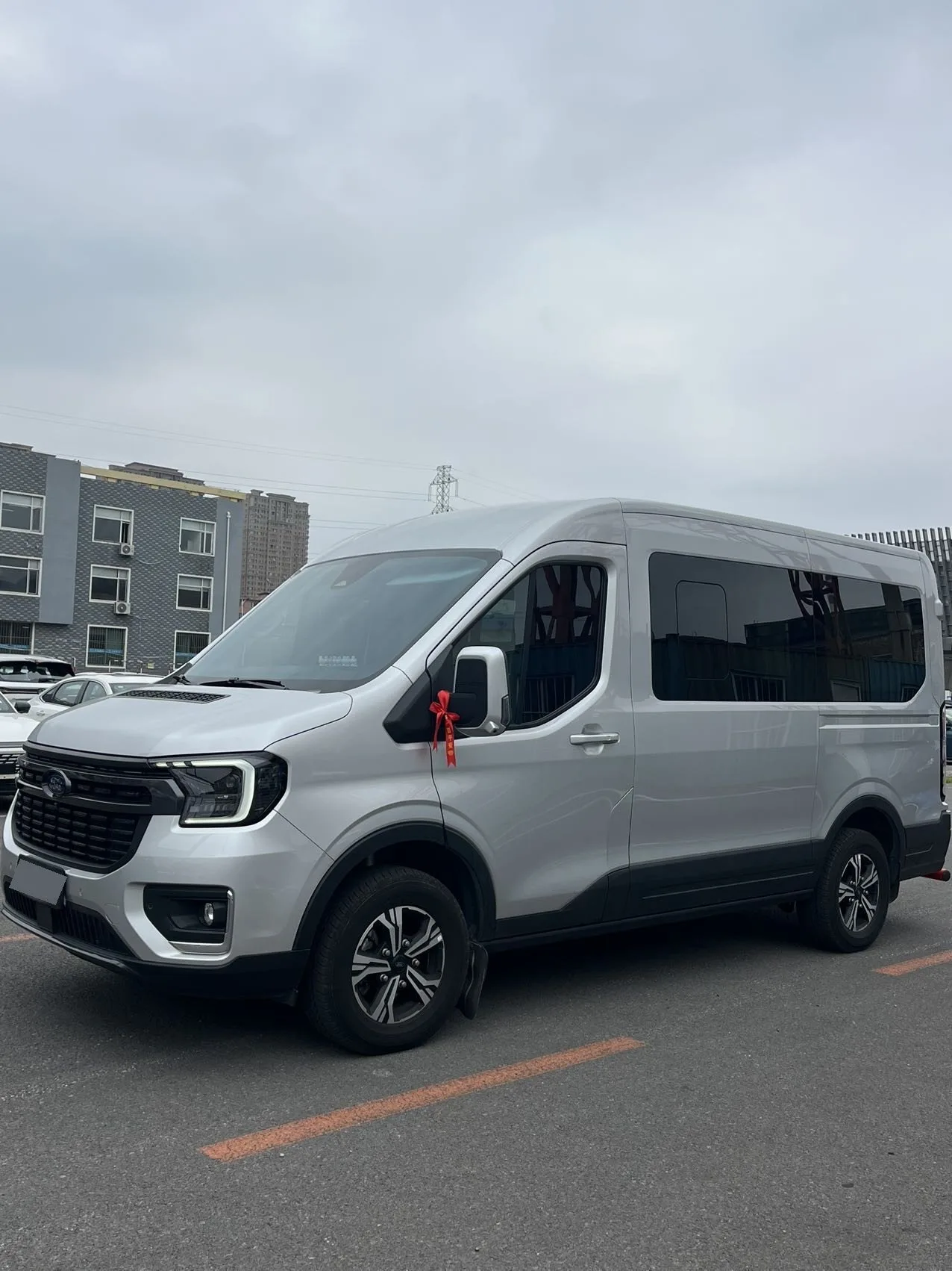 Ford Transit T8 2024 T8 2.3T Diesel Automatic Mid-Wheelbase Mid-Roof 6-Seater Multi-Functional Version 2/2/2