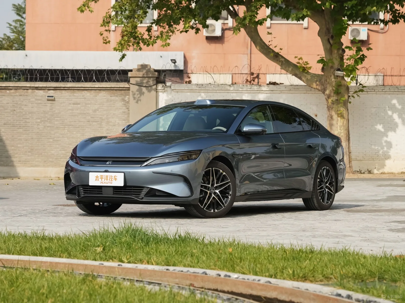 BYD Han LEV AWD LiDAR Flagship — Authorized new car for export from China (listing thumbnail)