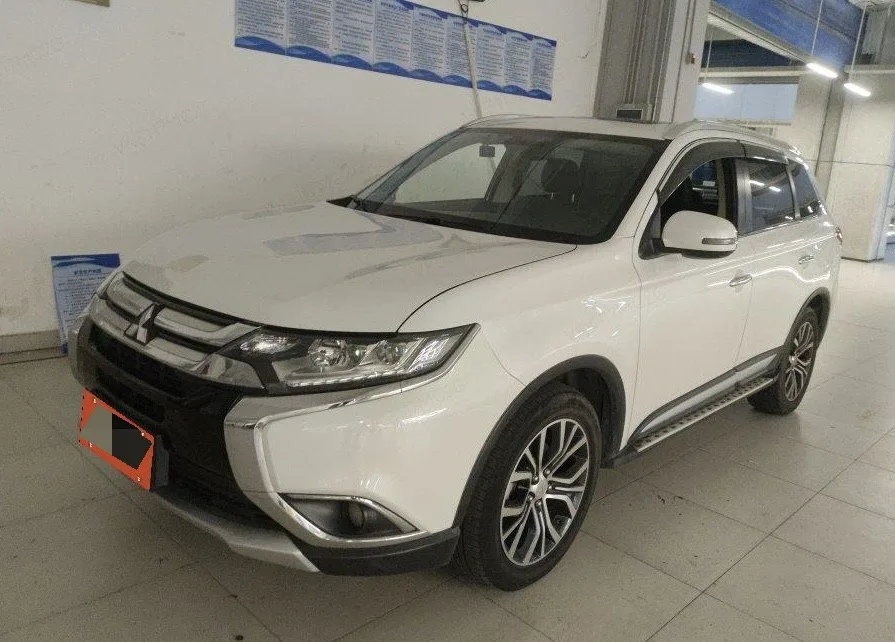 2018 Outlander 2.4L 4WD Elite Edition, 5-Seater