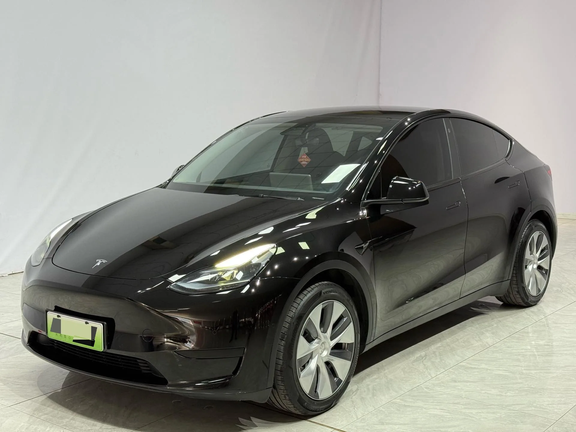 模型 和 2022 面部拉皮 后轮 驾驶 版本