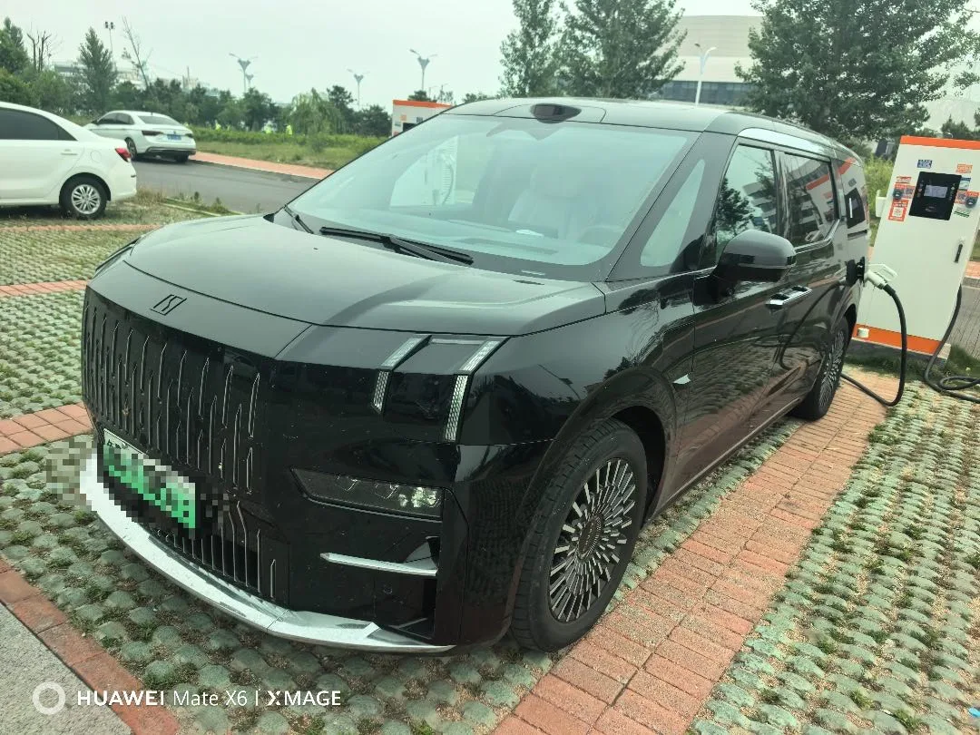 2024 Jike 009 Six-Seat Executive Edition AWD 108kWh Automatic