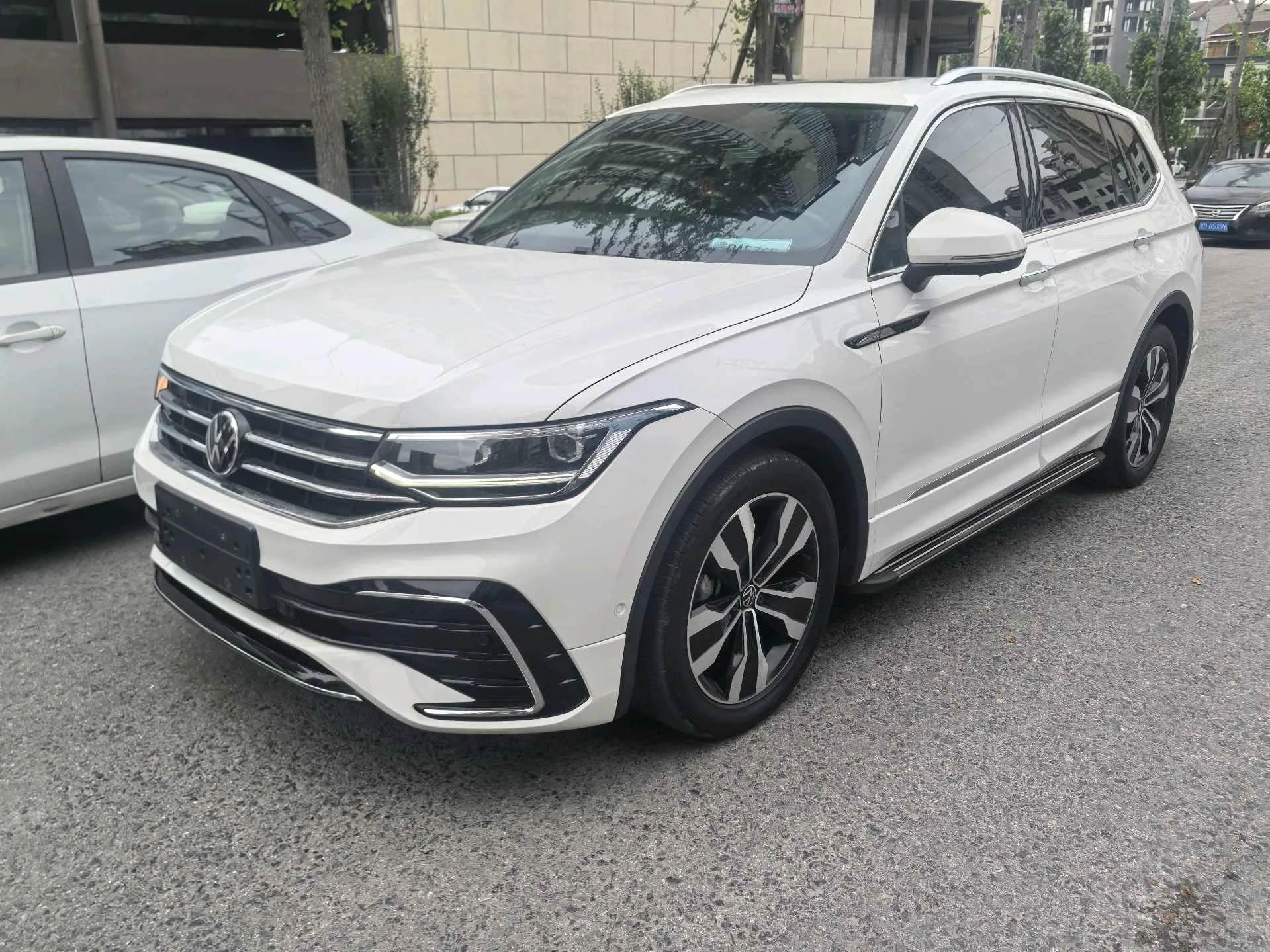 Tiguan L 2022 330TSI Автоматический 2WD R-линия Премиум Версия