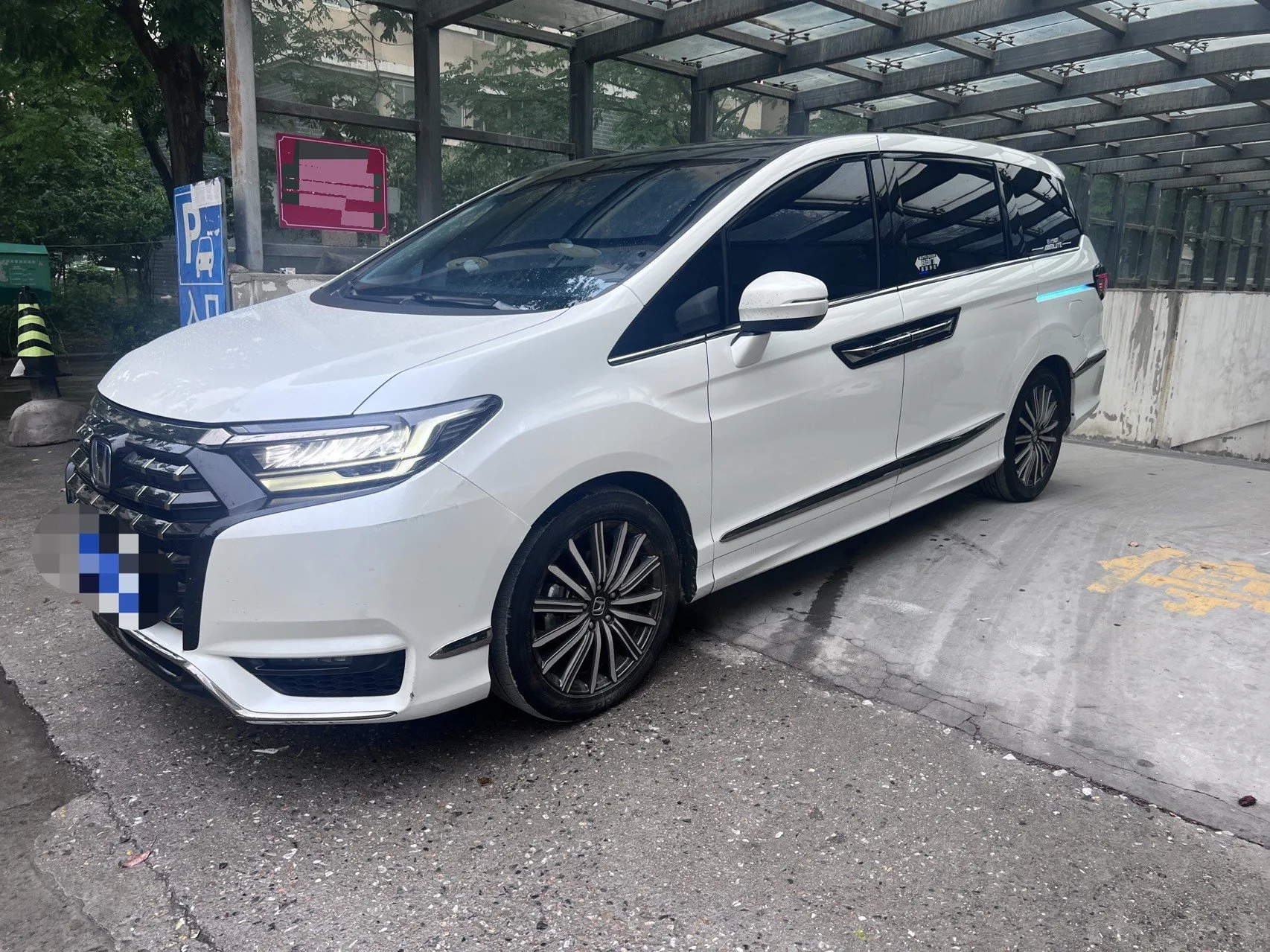 Elysion 2022 2.0L e:HEV Luxury Edition