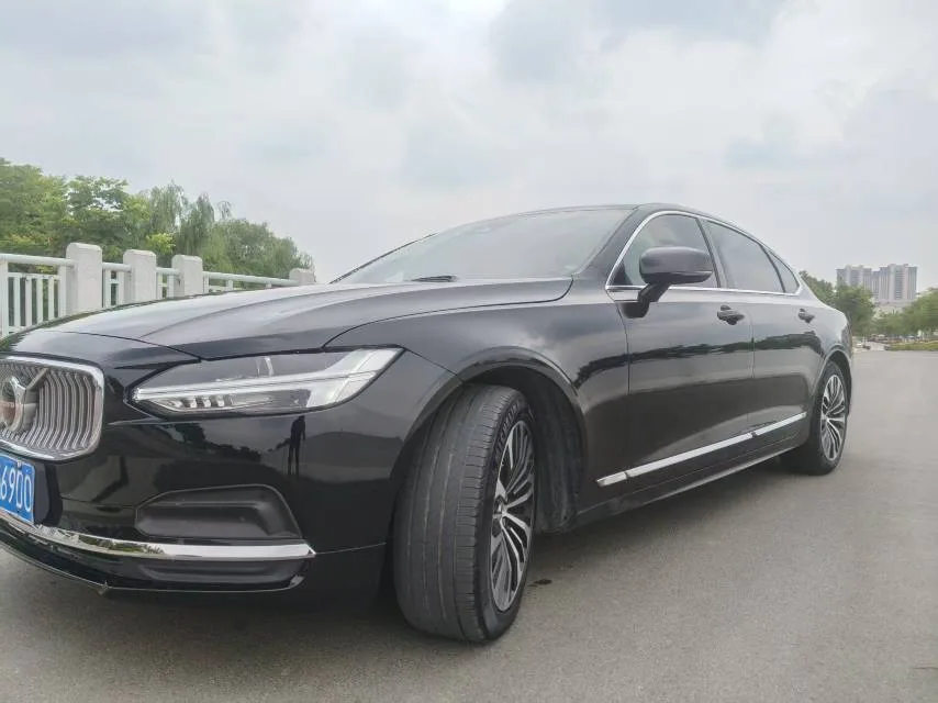 2024 Volvo S90 B5 Smart Luxury Edition