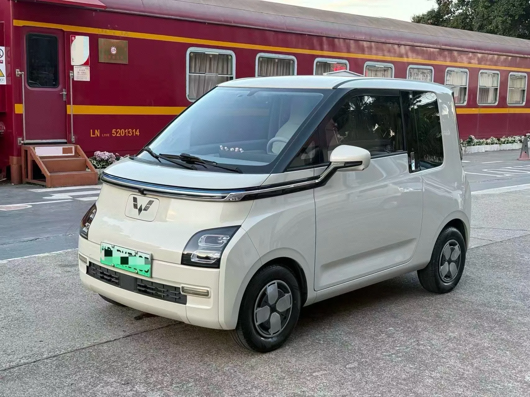 Wuling Air ev Clear Sky 2023 Model, Four-Seat - Advanced Edition
