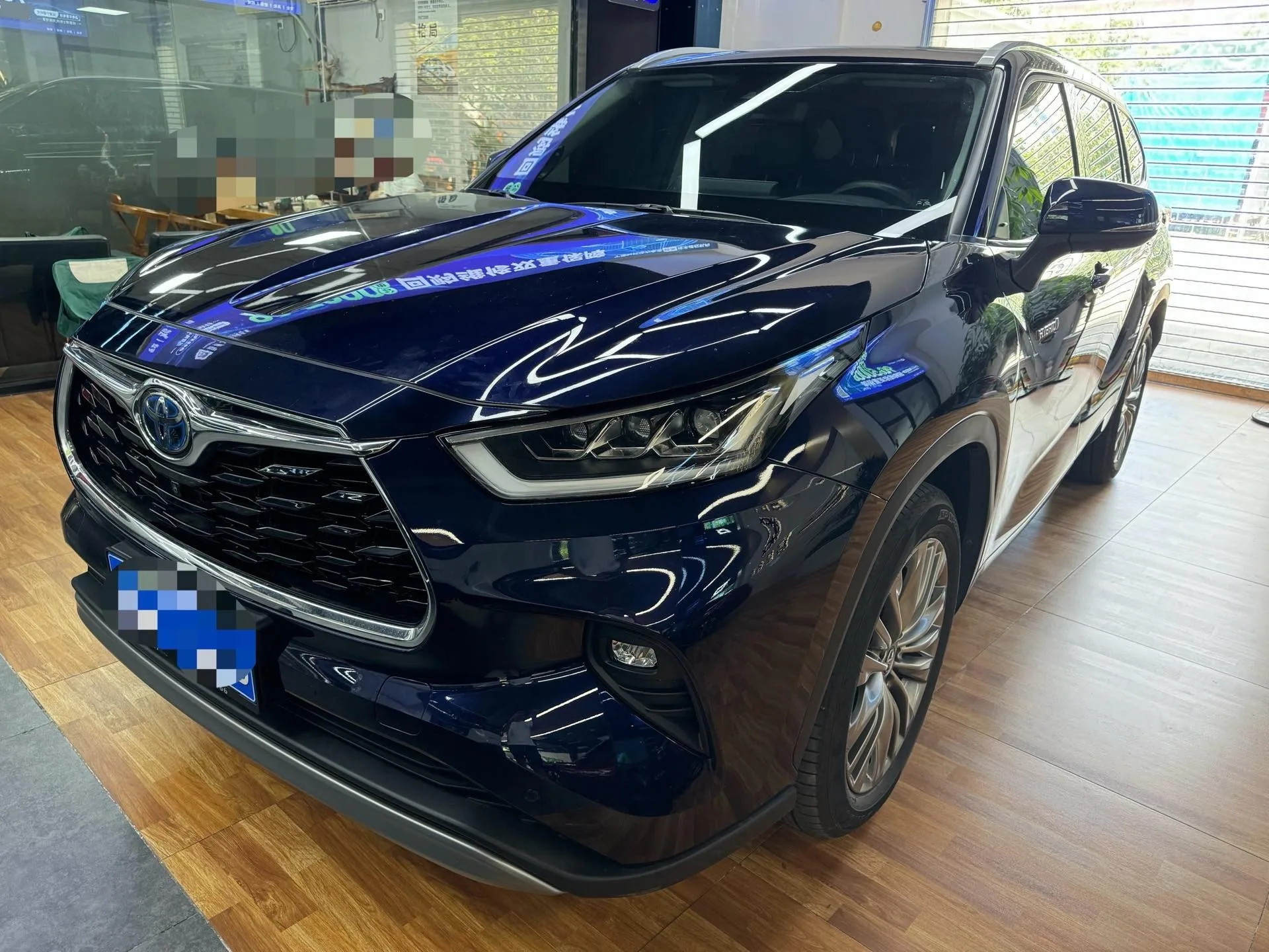 Toyota 2023 Highlander Hybrid 2.5 CVT Smart Hybrid AWD Premium Edition 7-Seater Automatic Transmission