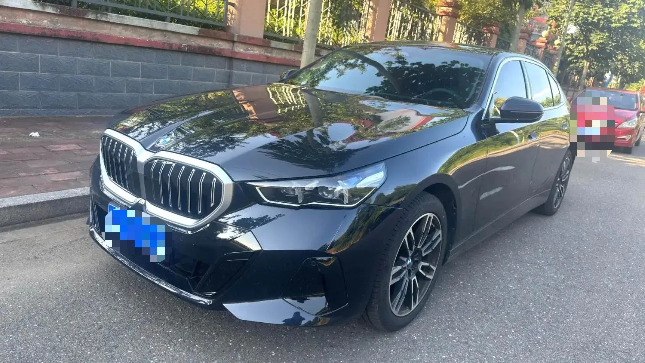 2025 BMW 5 Series 525Li 48V 2.0T M Sport Package Automatic