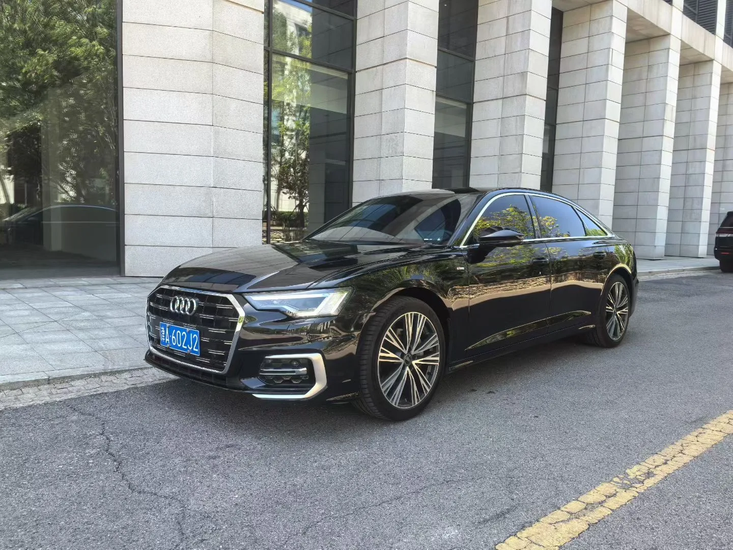 奥迪 A6L 2022 面部拉皮 45 TFSI 动态的 版