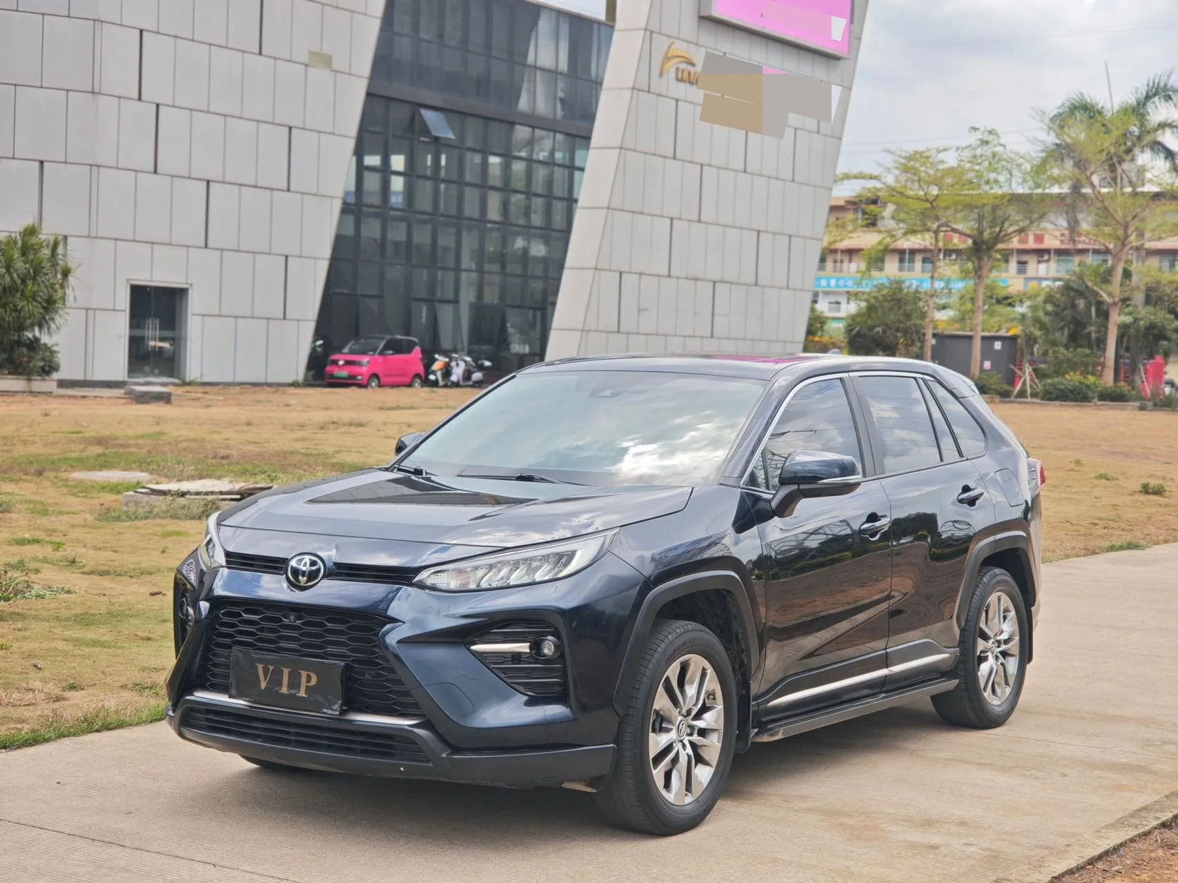 高地人 2022 2.0升 CVT 两驱 奢华 加 版