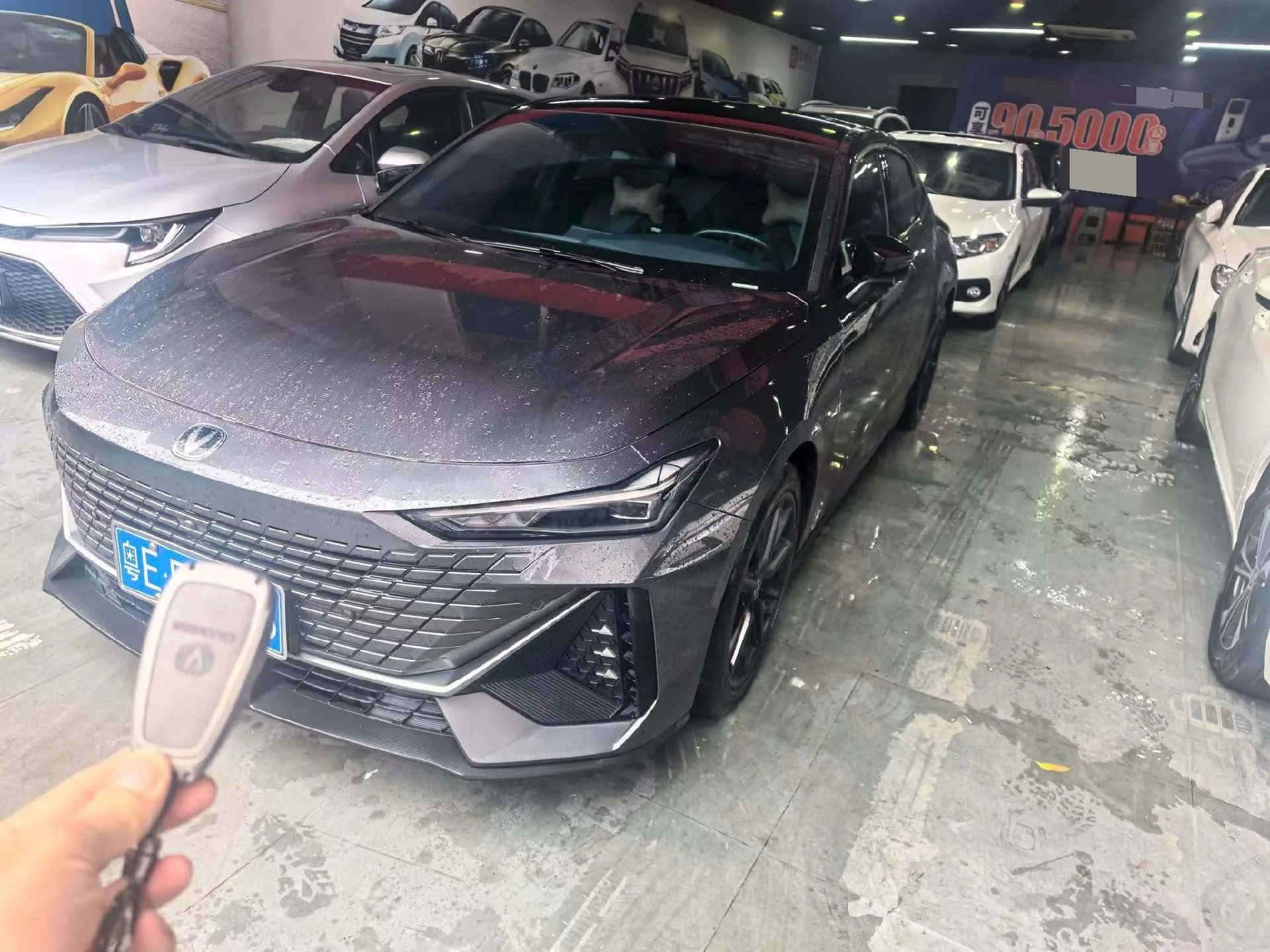 Changan UNI-V 2022 1.5T Smart Navigation Edition