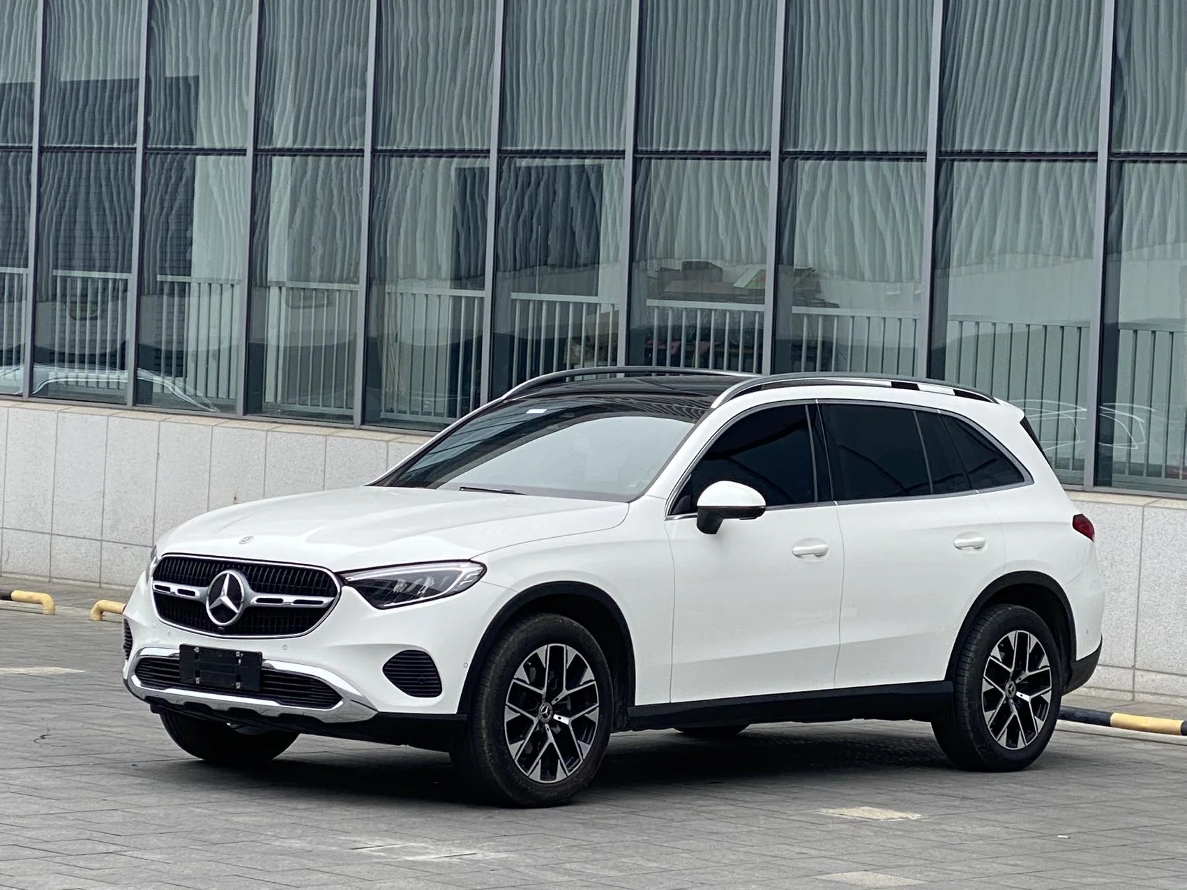 Mercedes-Benz 2023 GLC 260 L 4MATIC 48V 2.0T Dynamic 5-seater Automatic