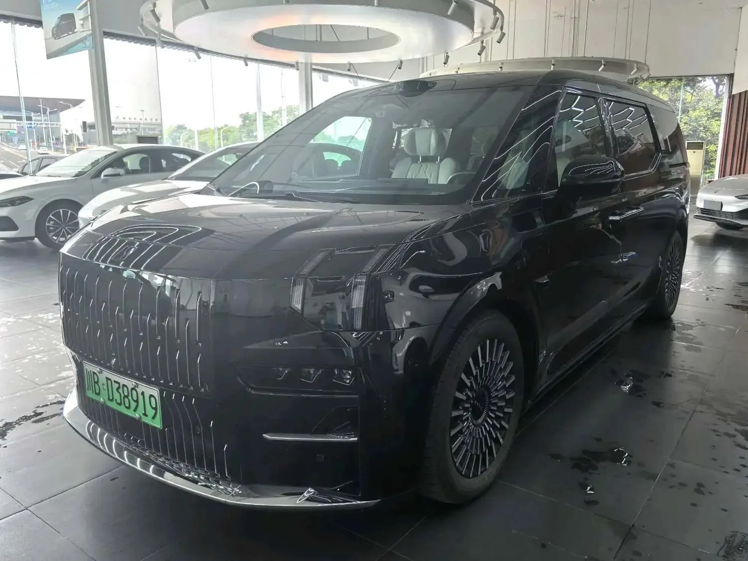 2024 Jike 009 Six-Seat Executive Edition AWD 108kWh Automatic