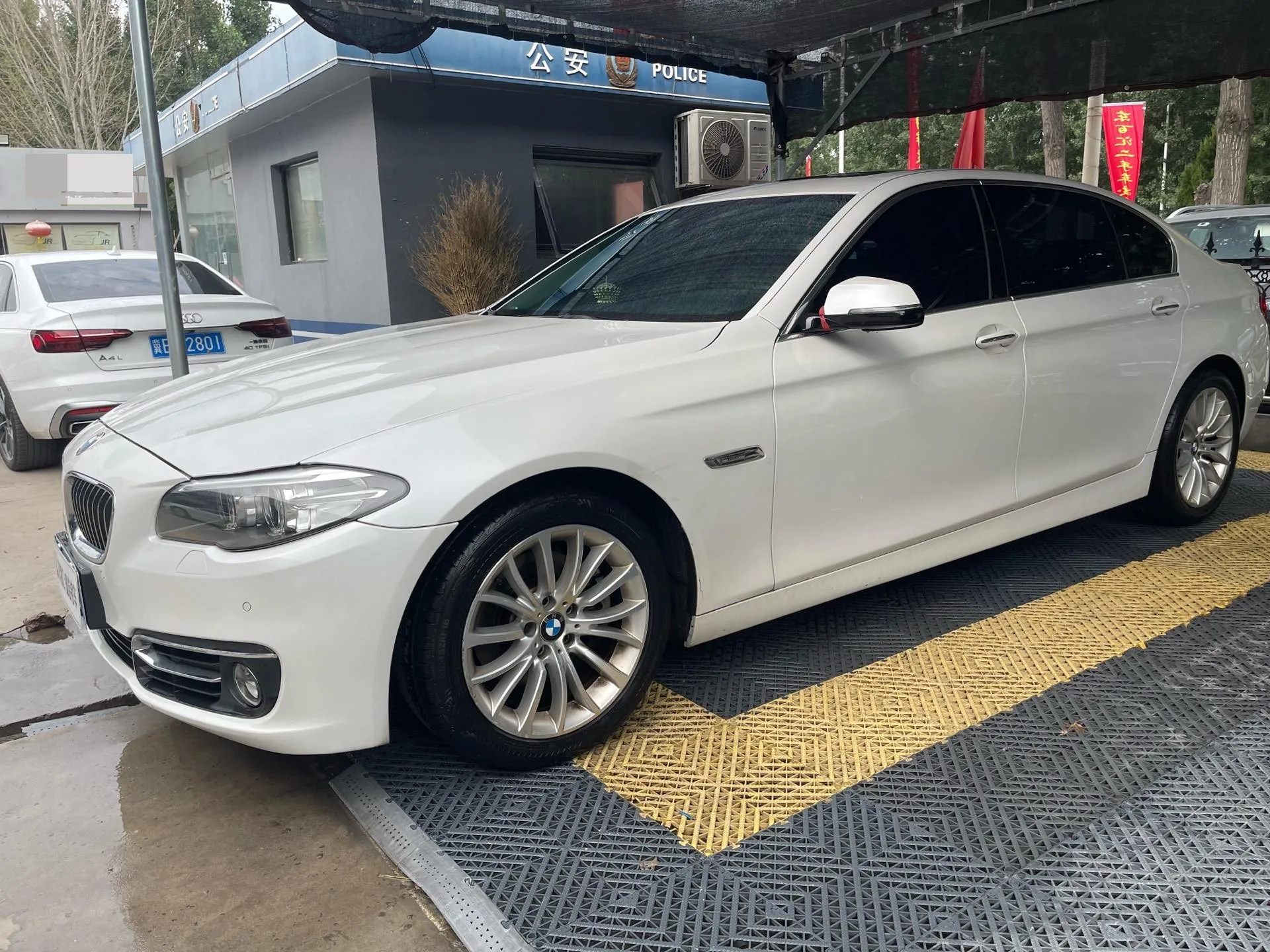 2017 BMW 5 Series 525Li Luxury Design Package