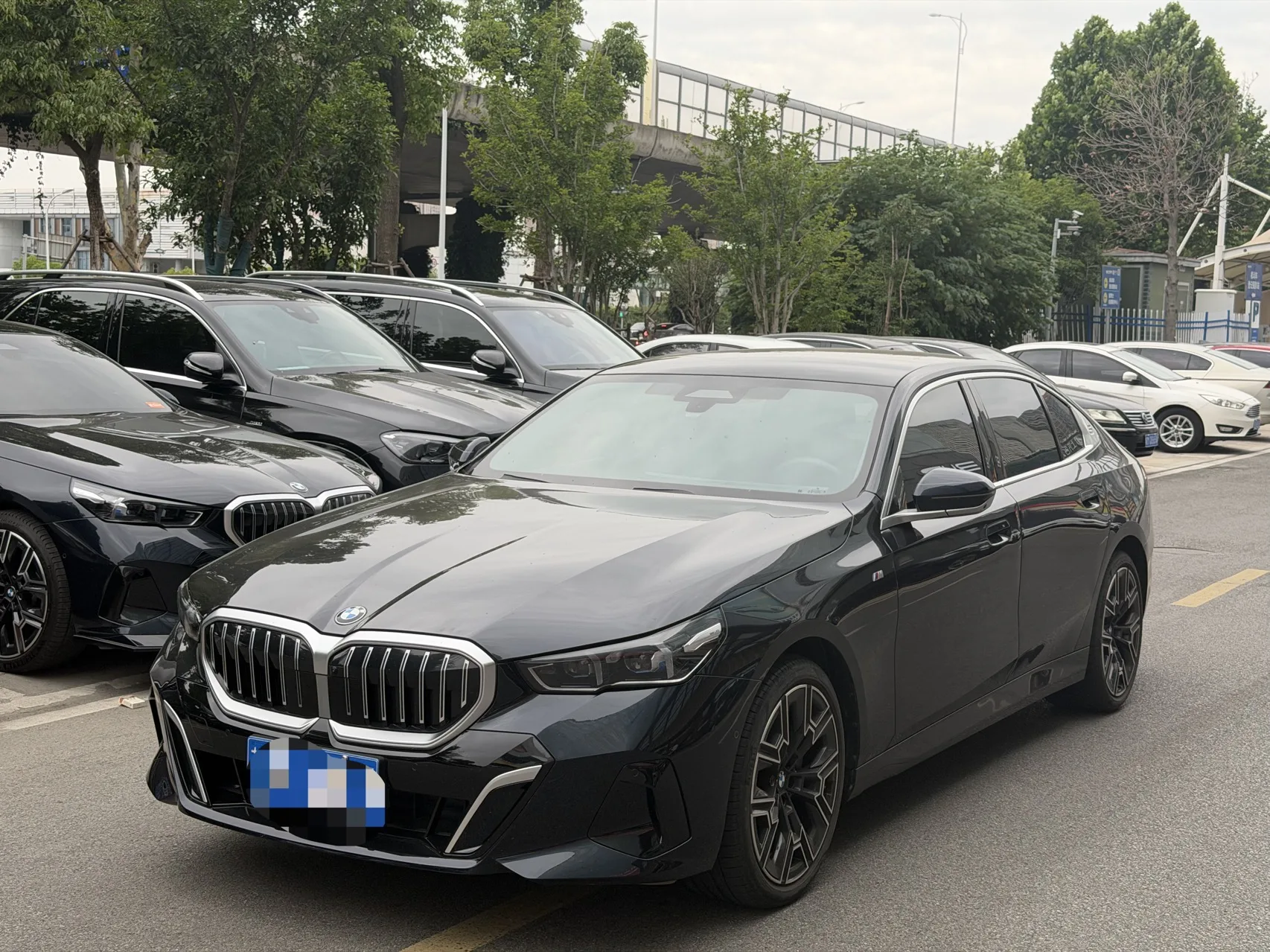2025 BMW 5 Series 530Li 48V 2.0T Luxury M Sport Package Automatic
