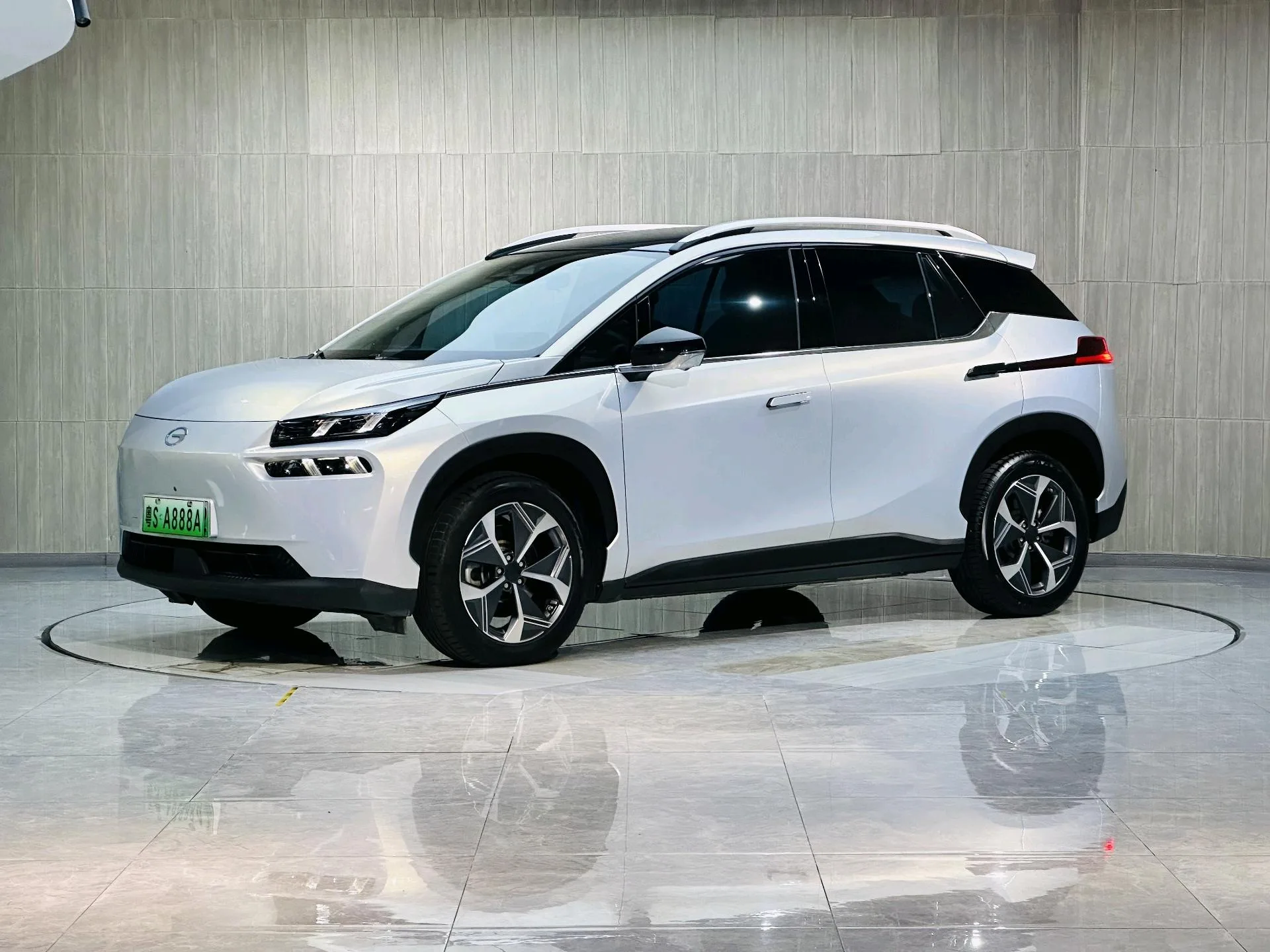 2022 AION V Plus 70 Executive Edition (LFP)