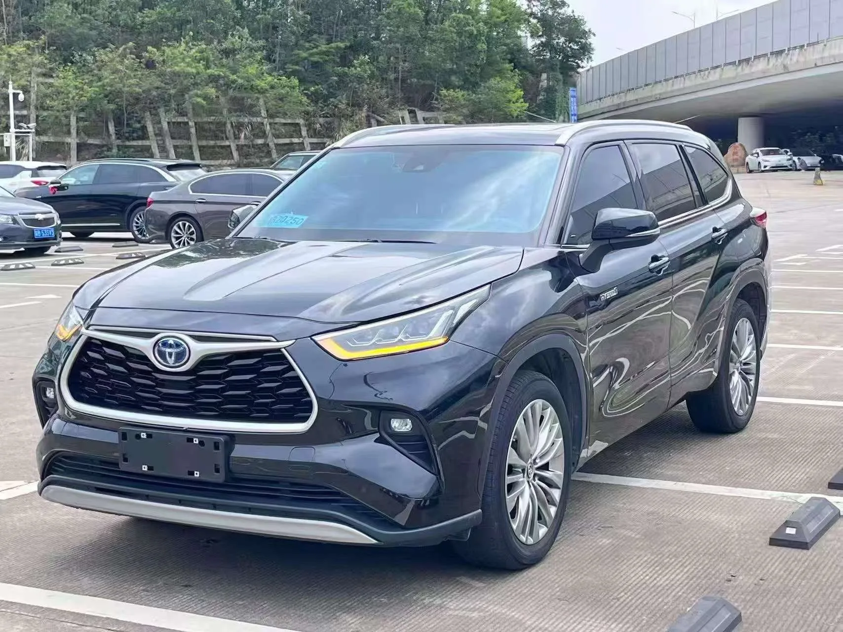 Toyota 2023 Highlander Hybrid 2.5 CVT Smart Hybrid AWD Premium Edition 7-Seater Automatic Transmission