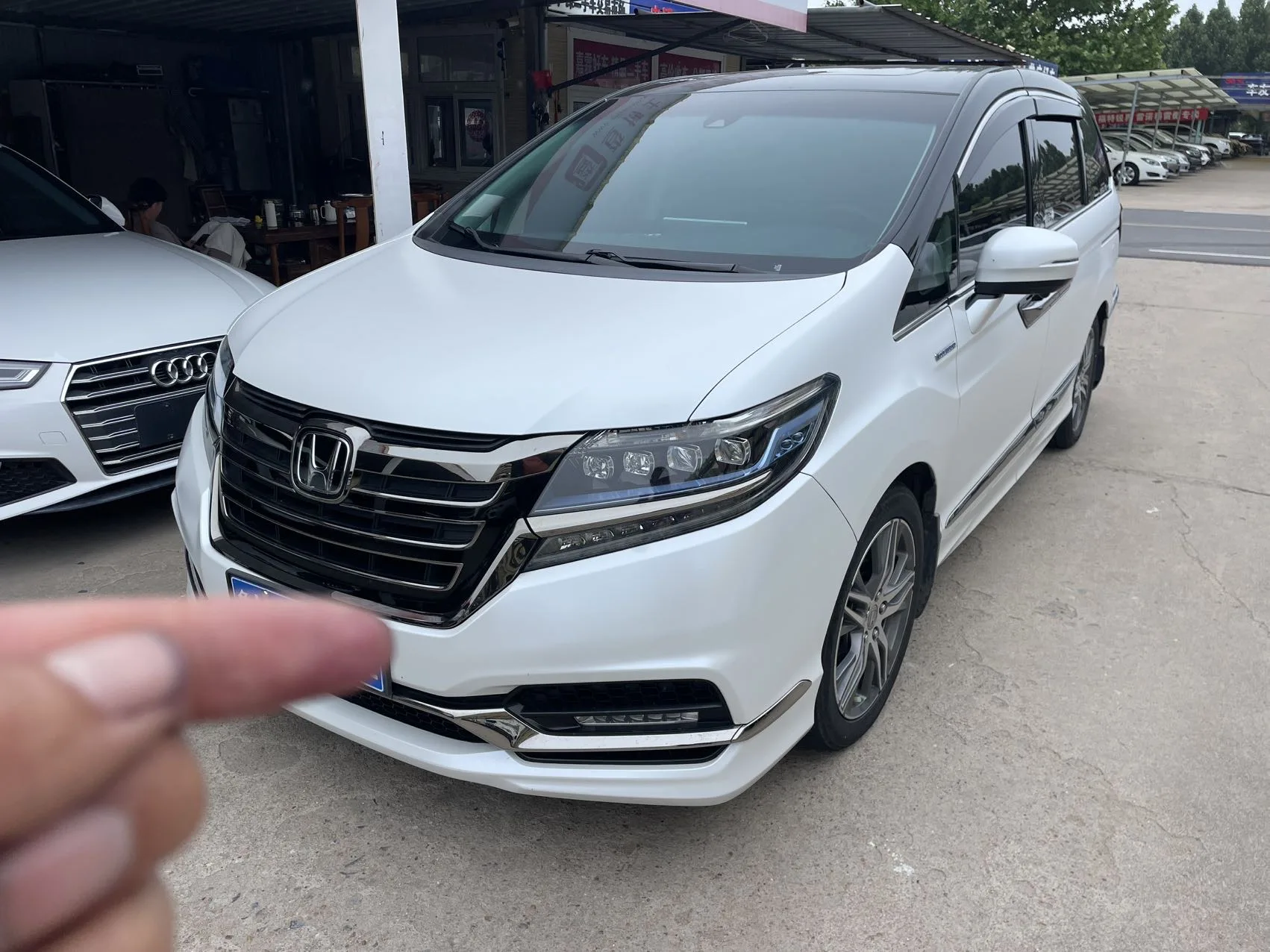 Elysion 2019 2.0L Hybrid Luxury Edition