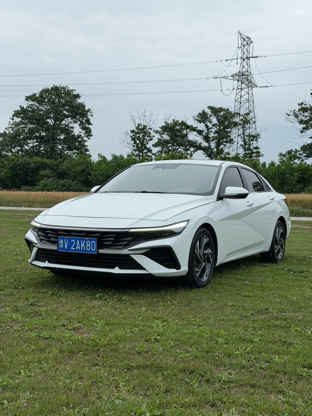 Hyundai Elantra 2022 1.5L CVT LUX Premium Edition