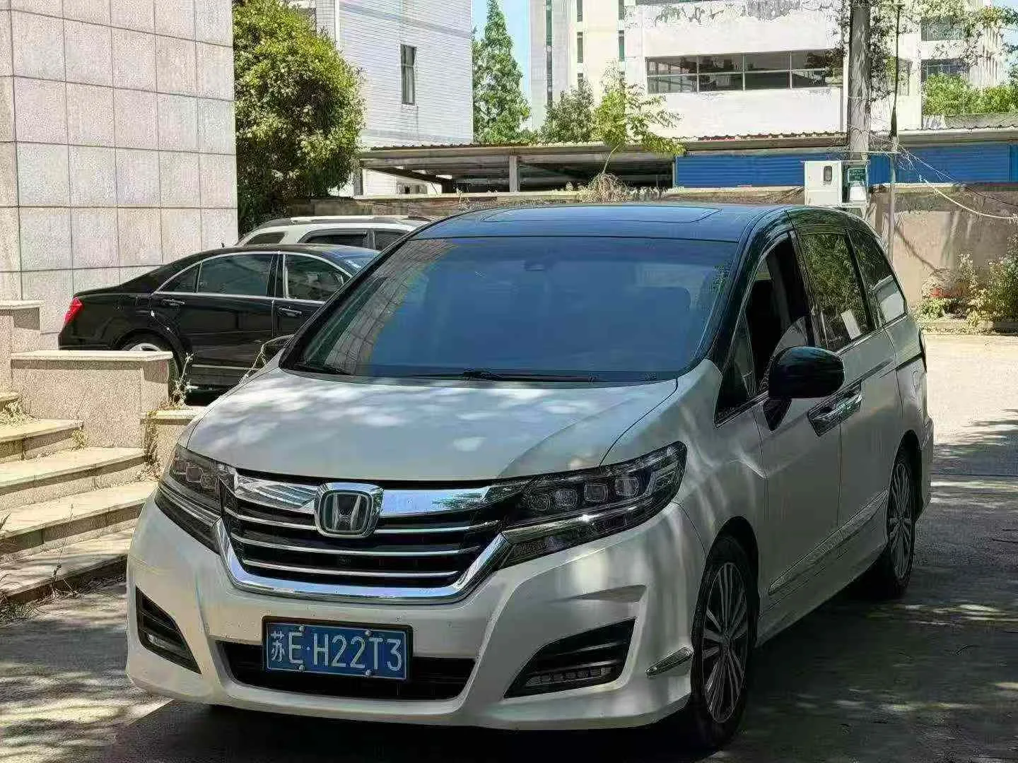 Elysion 2016 2.4L Supreme Edition