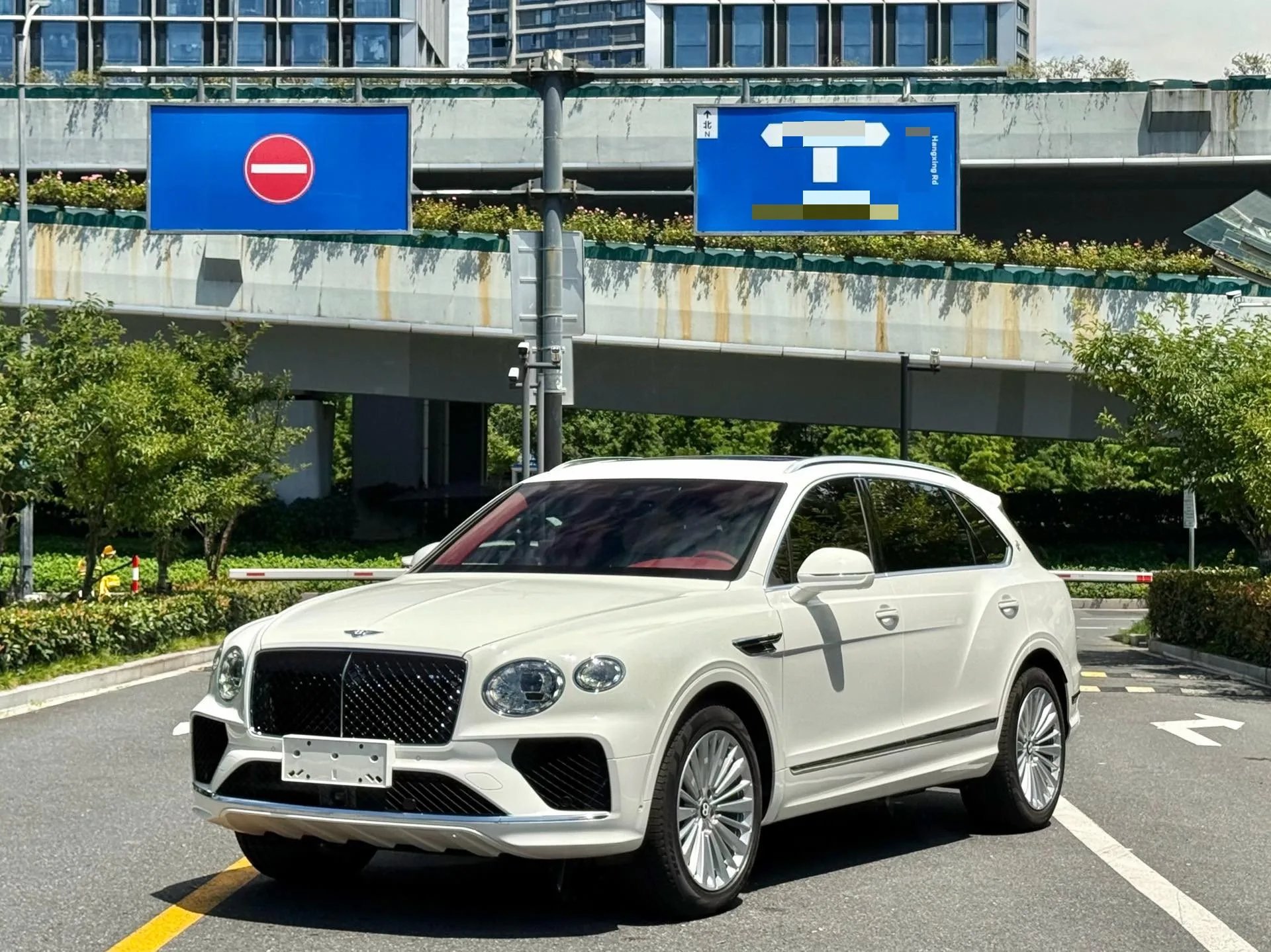 Bentley Bentayga (Imported) 2026 Model Year Bentayga 4.0T V8 Long-Wheelbase Automatic Transmission