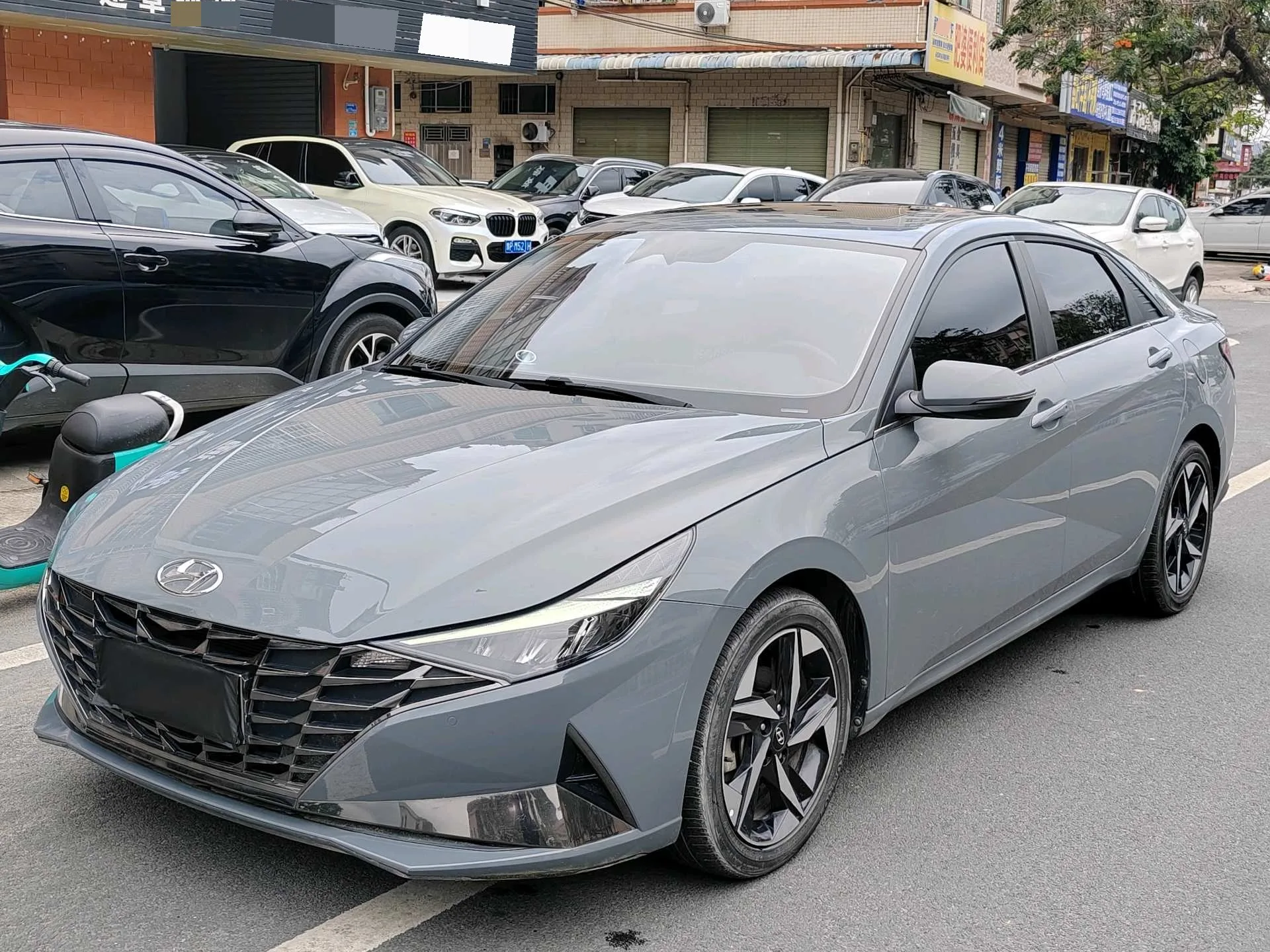 Hyundai Elantra 2021 1.5L CVT LUX Premium Edition
