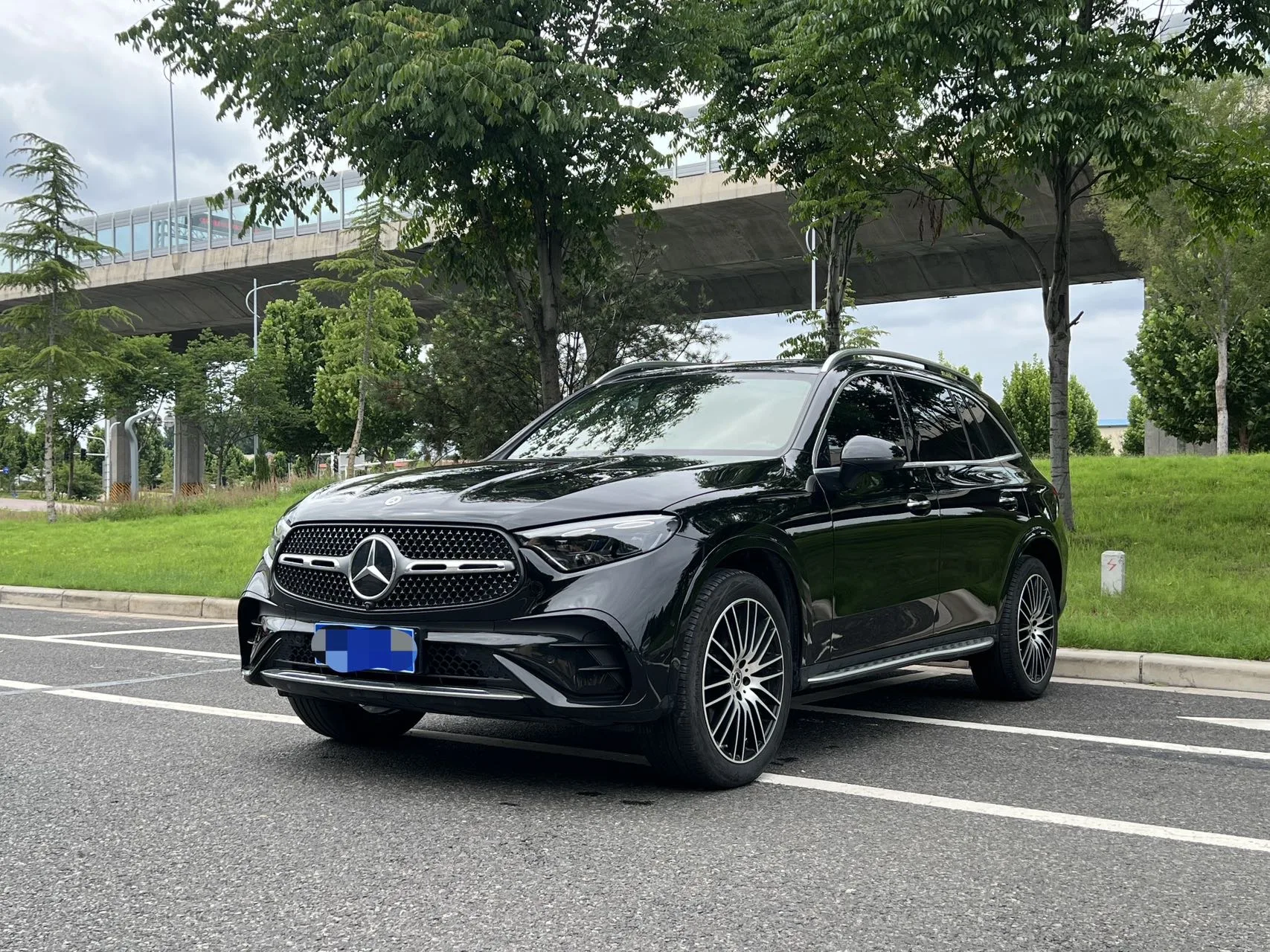 Mercedes-Benz 2023 GLC 300 L 4MATIC 48V 2.0T Luxury 5-seater (facelift) Automatic