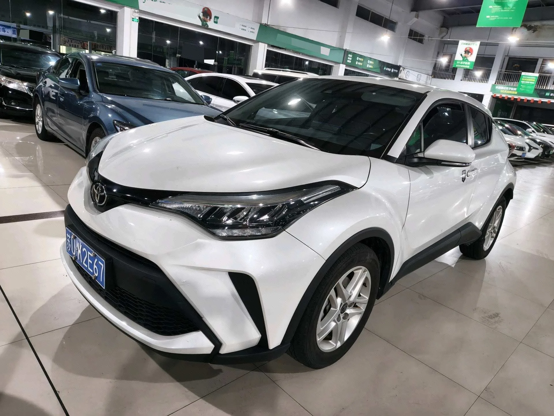 Toyota 2023 C-HR 2.0 CVT Luxury Edition, Automatic Transmission