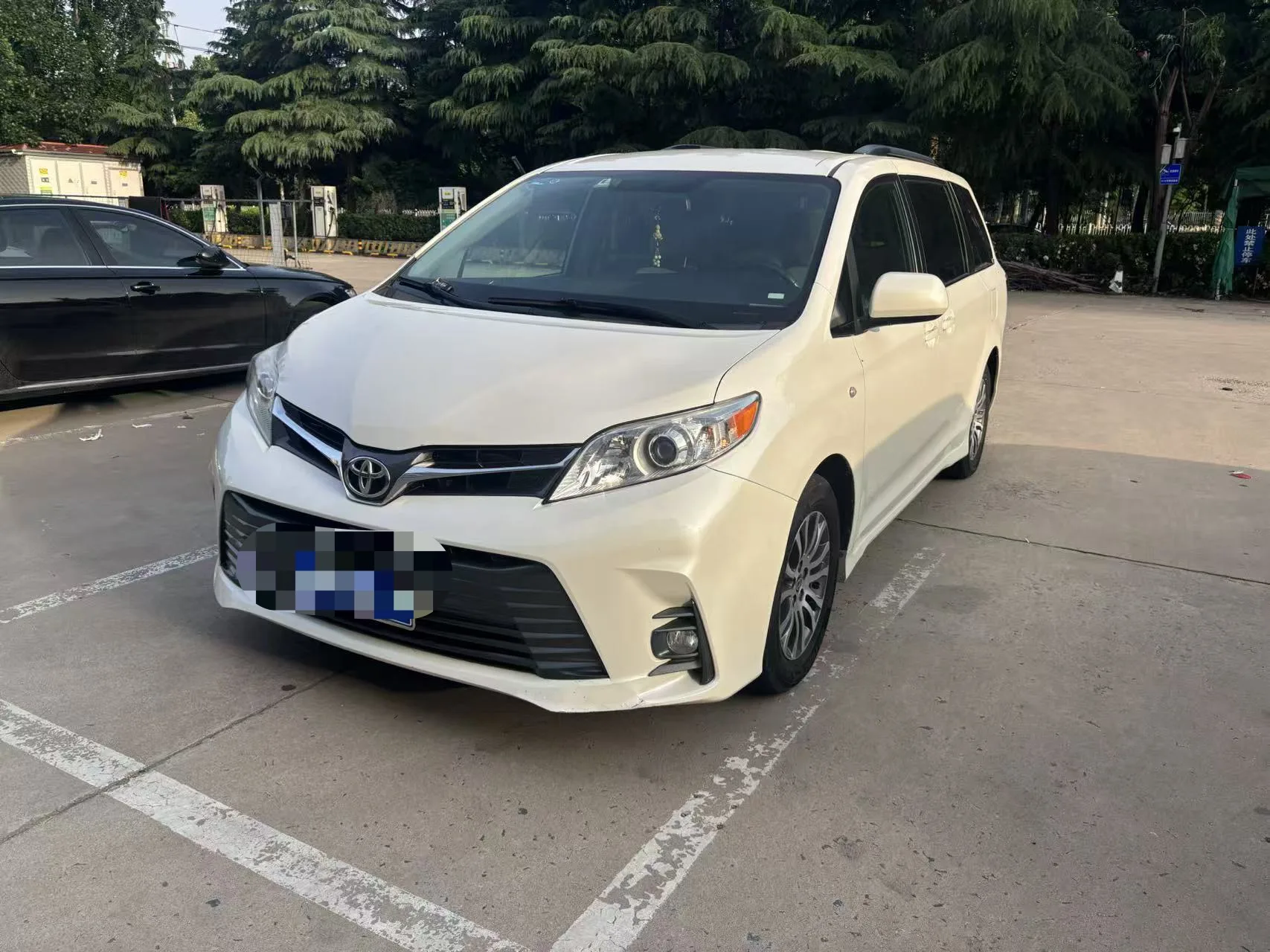 Toyota Sienna (Imported) 2019 Model Year Sienna 3.5 XLE 2WD 8-Seater U.S. Specification Automatic Transmission