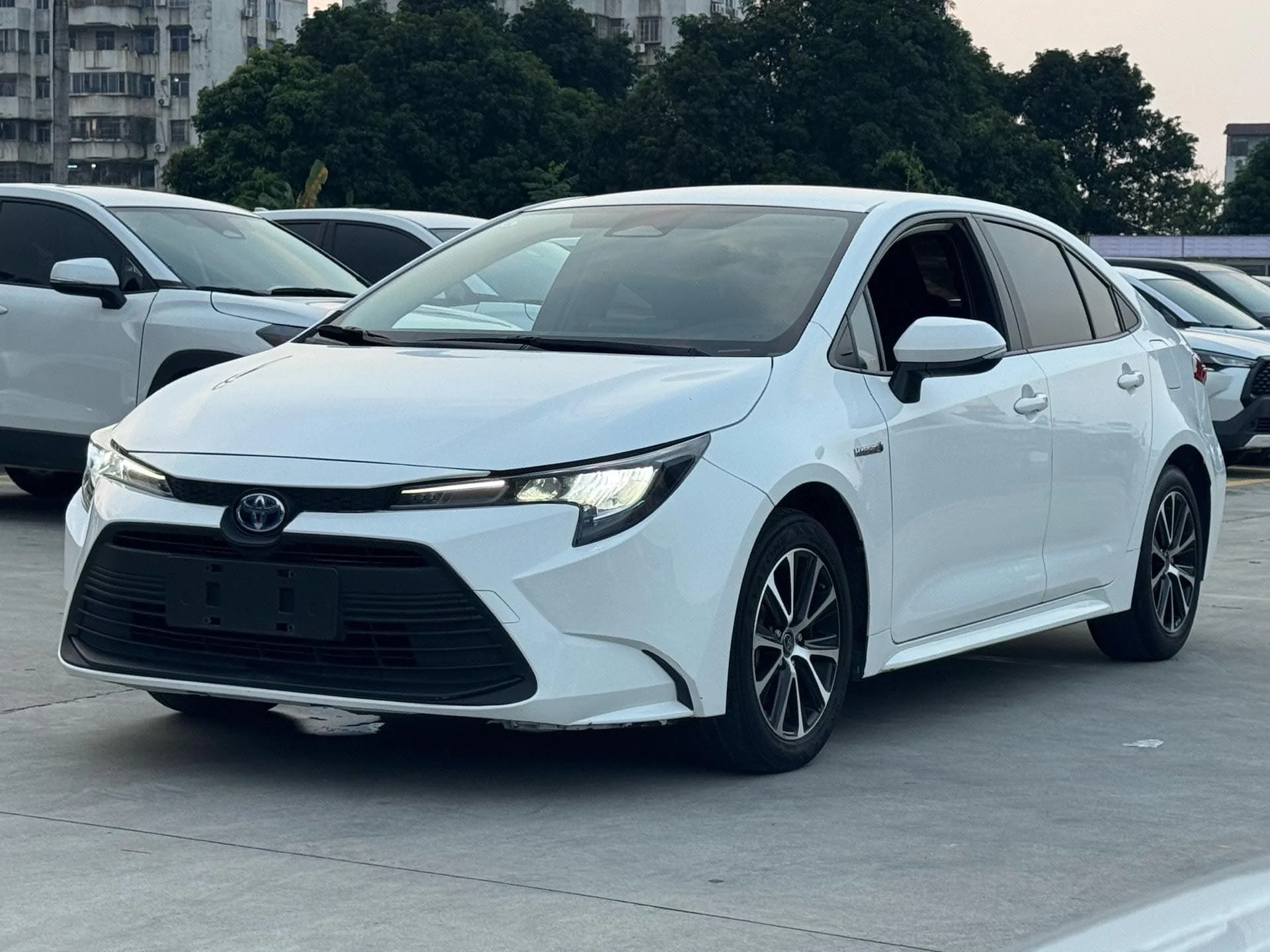 Toyota 2023 Corolla Hybrid 1.8 CVT Intelligent Electric Hybrid Luxury Edition Automatic Transmission