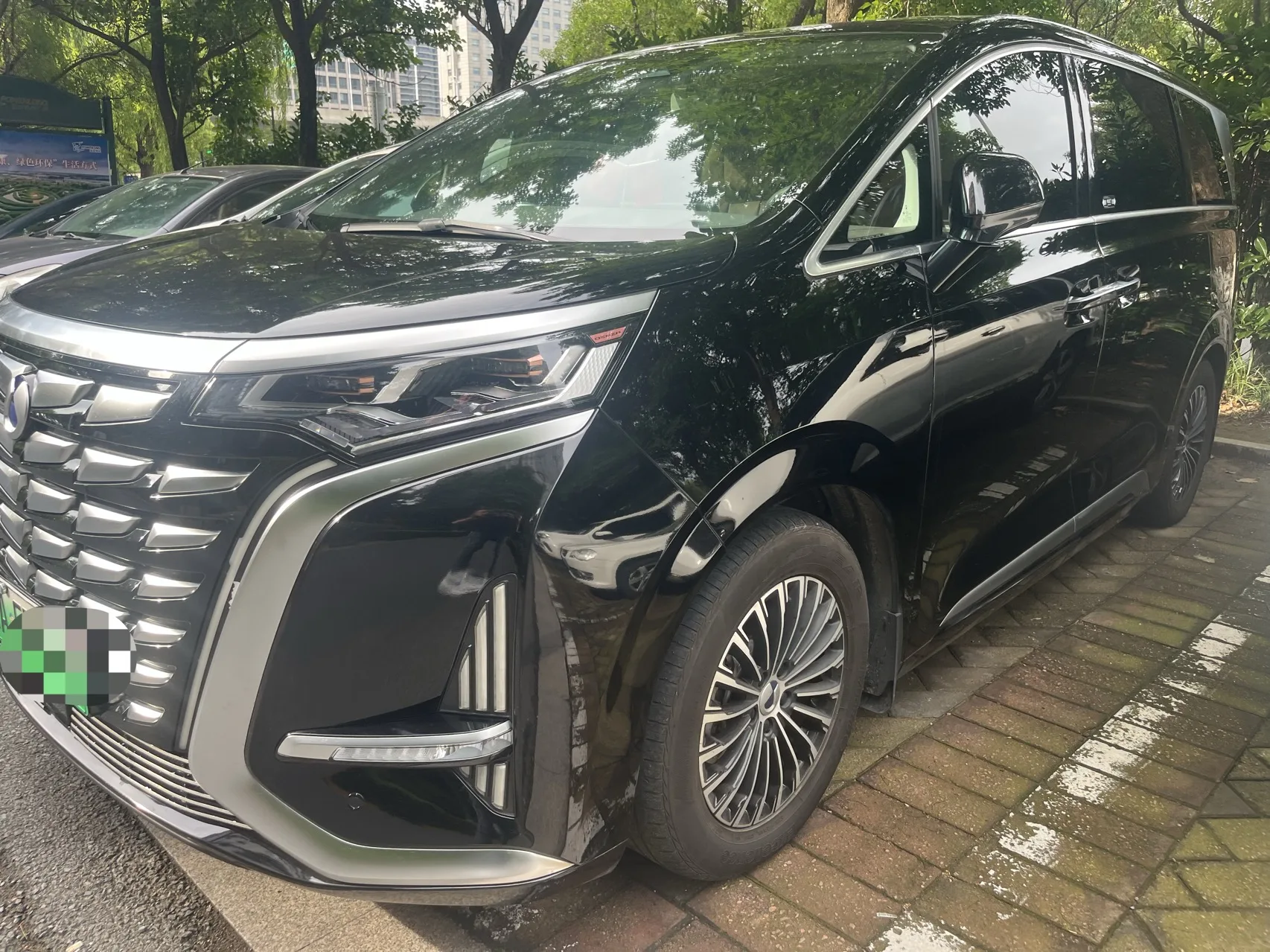 Denza D9 2022 DM-i 970 4WD Premium Edition