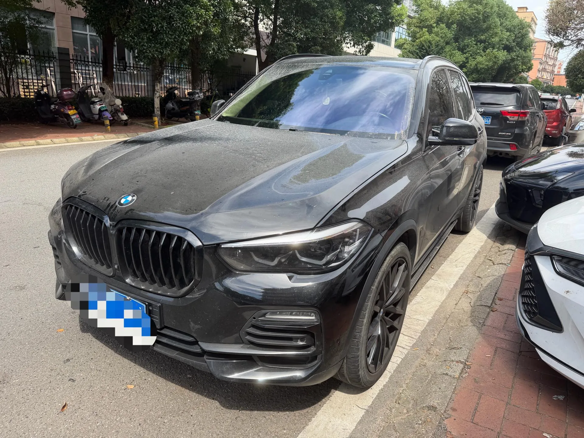 2022 BMW X5 xDrive 40Li Premium Edition with M Sport Package