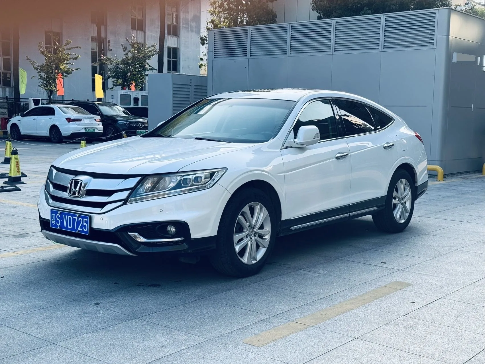 Geely Emgrand 2014 Model Year 2.4L Luxury Navigation Edition