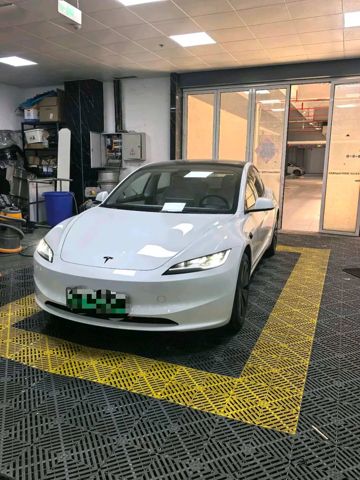 Tesla 2025 Model 3 Rear-Wheel Drive (Facelift) Automatic