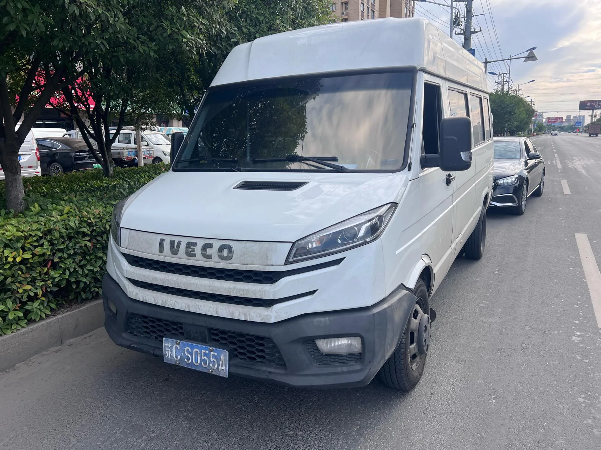 Iveco 2023 Deyi 2.5T A37 M1 Coach, Long Wheelbase, Mid-Roof, Dual Tires, Manual Doors, 5–9 Seats, Manual Transmission